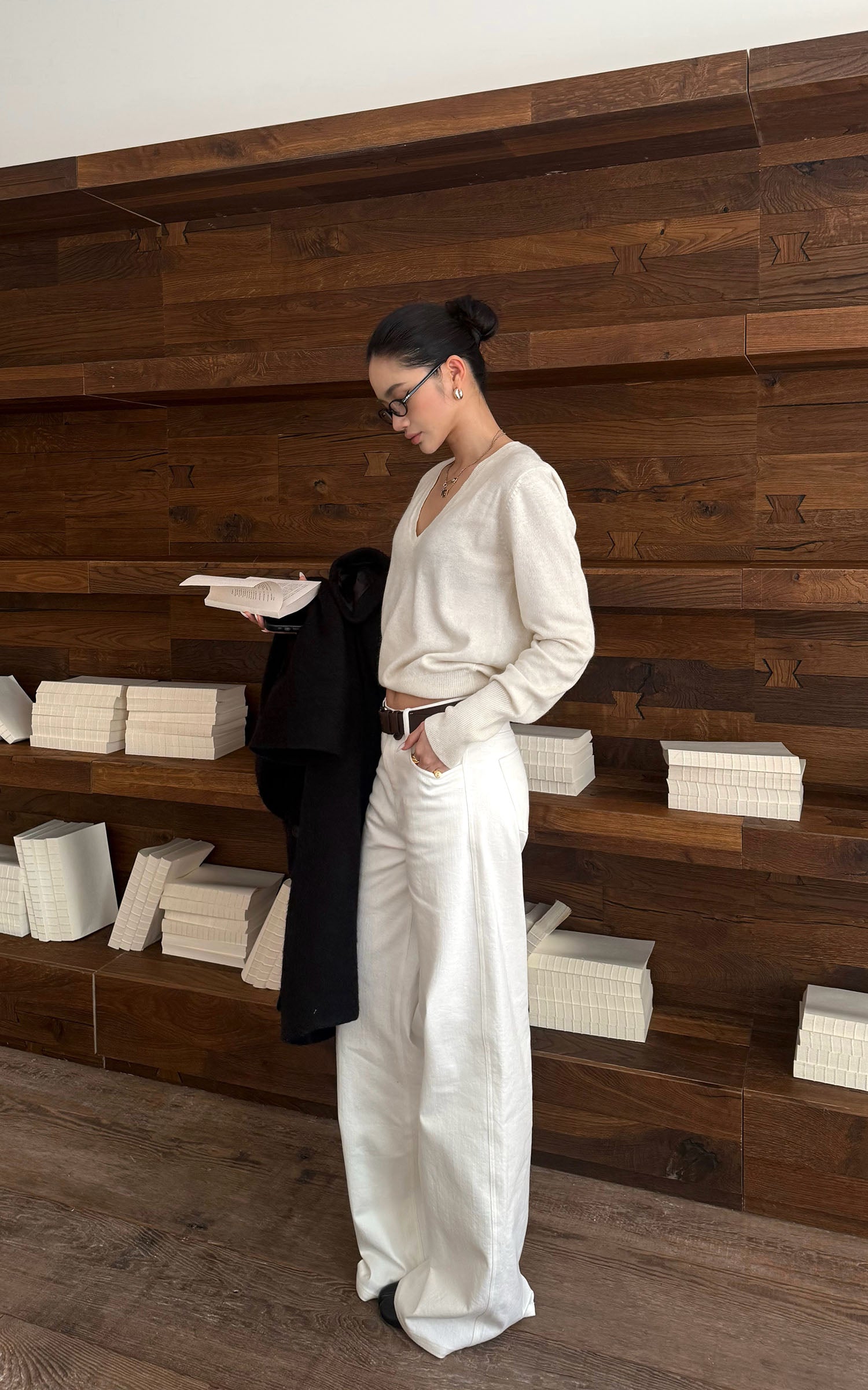 ROVENTE Vネックミニマリストソフトニットセーター