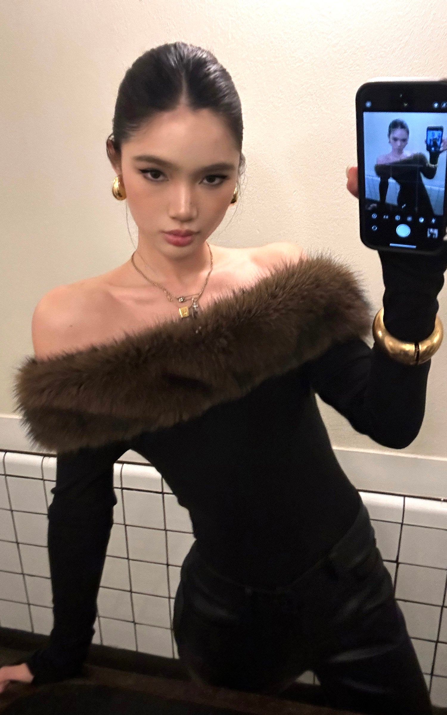 ROVENTE フェイクファーオフショルダー長袖トップ