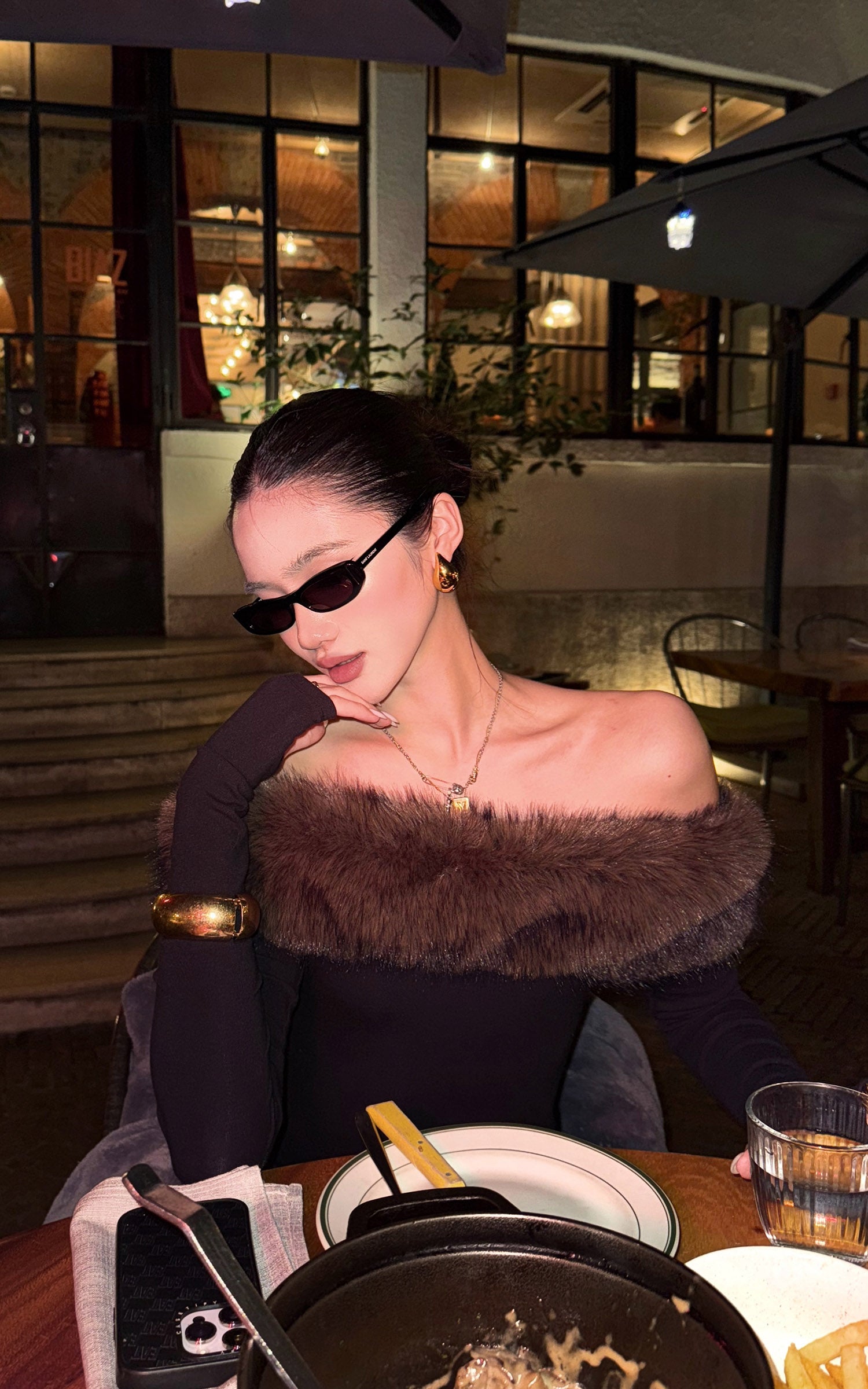 ROVENTE フェイクファーオフショルダー長袖トップ