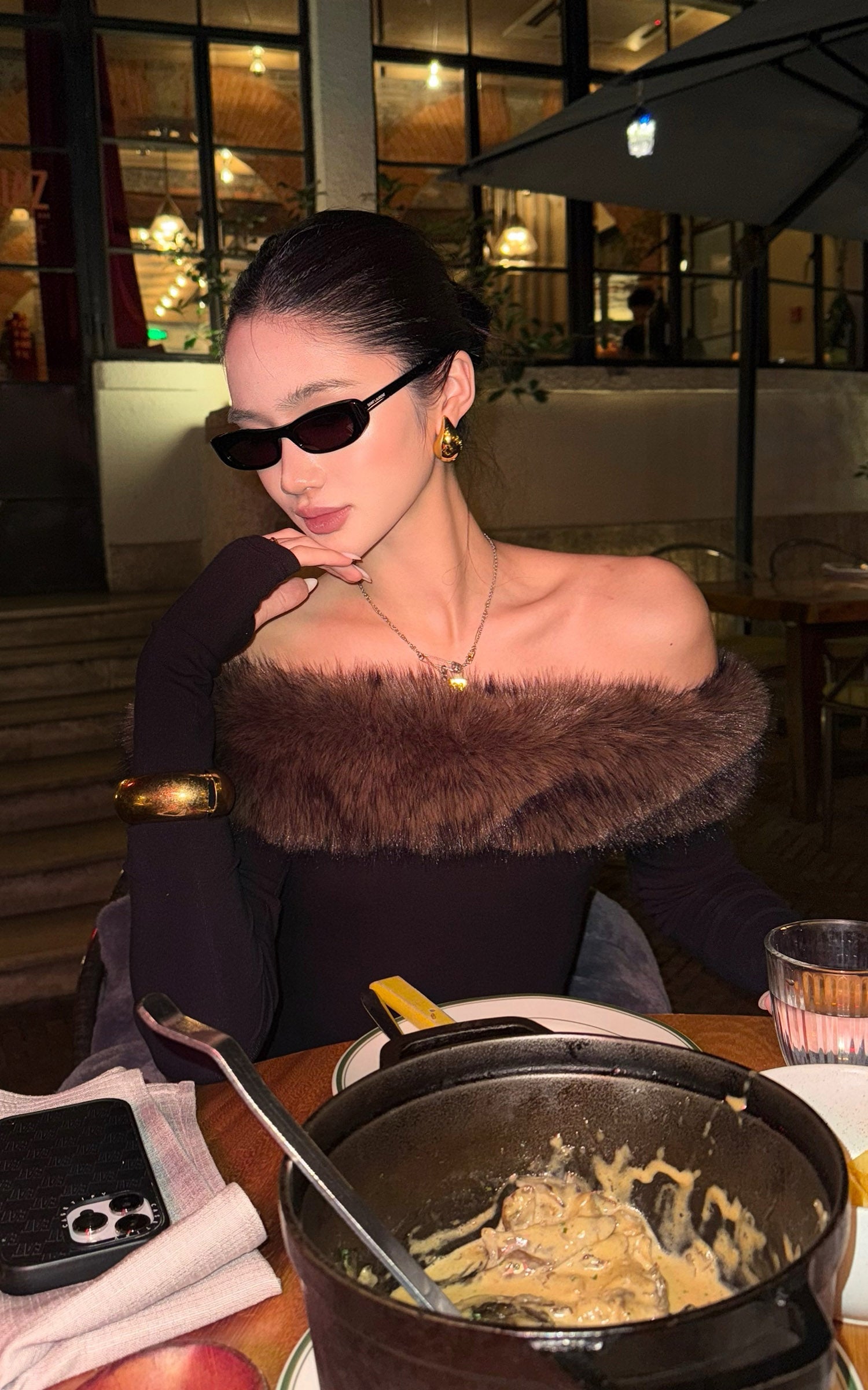 ROVENTE フェイクファーオフショルダー長袖トップ