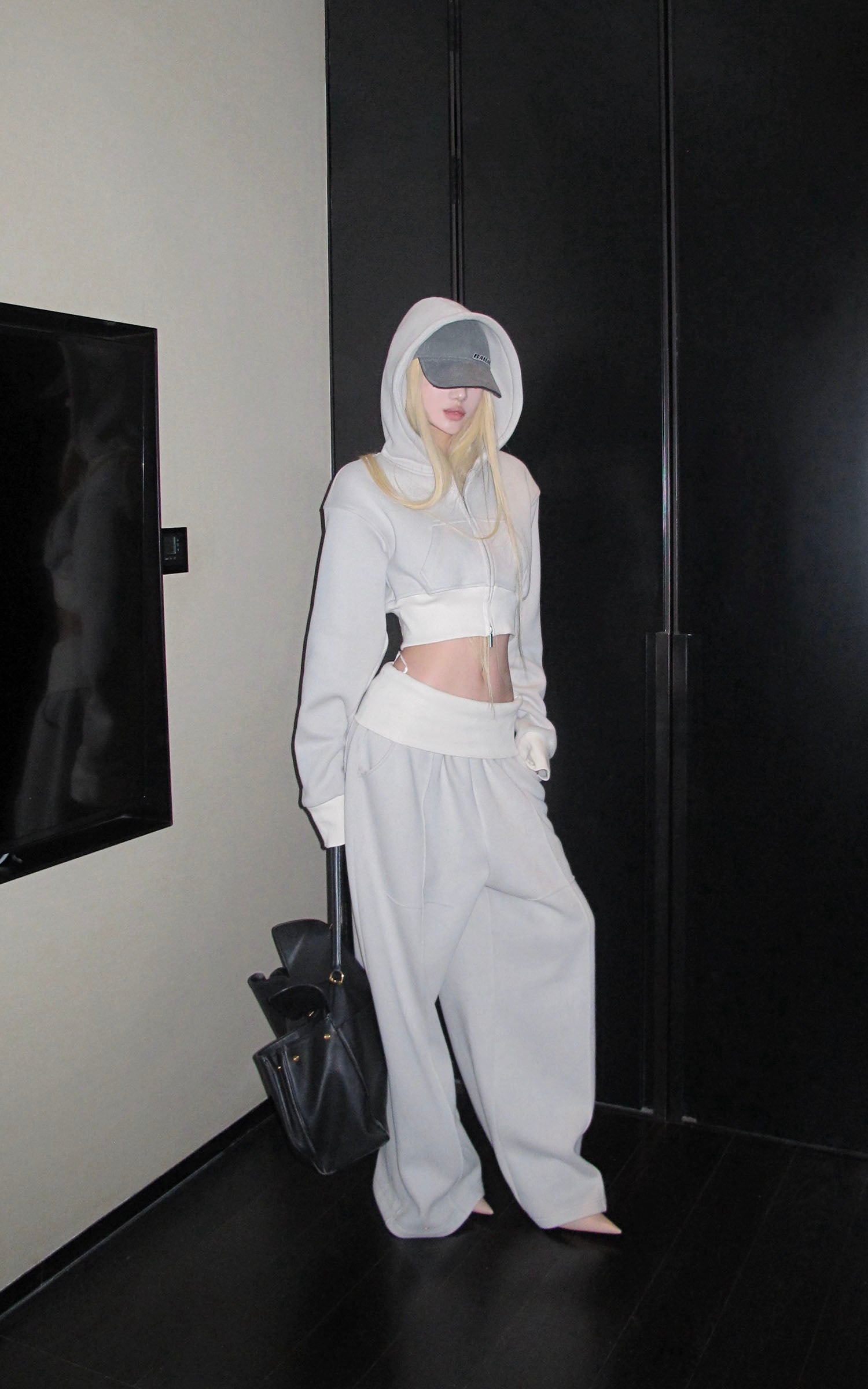 Rase le sol カーブヘムクロップフーディーとワイドレッグパネルスウェットパンツセット