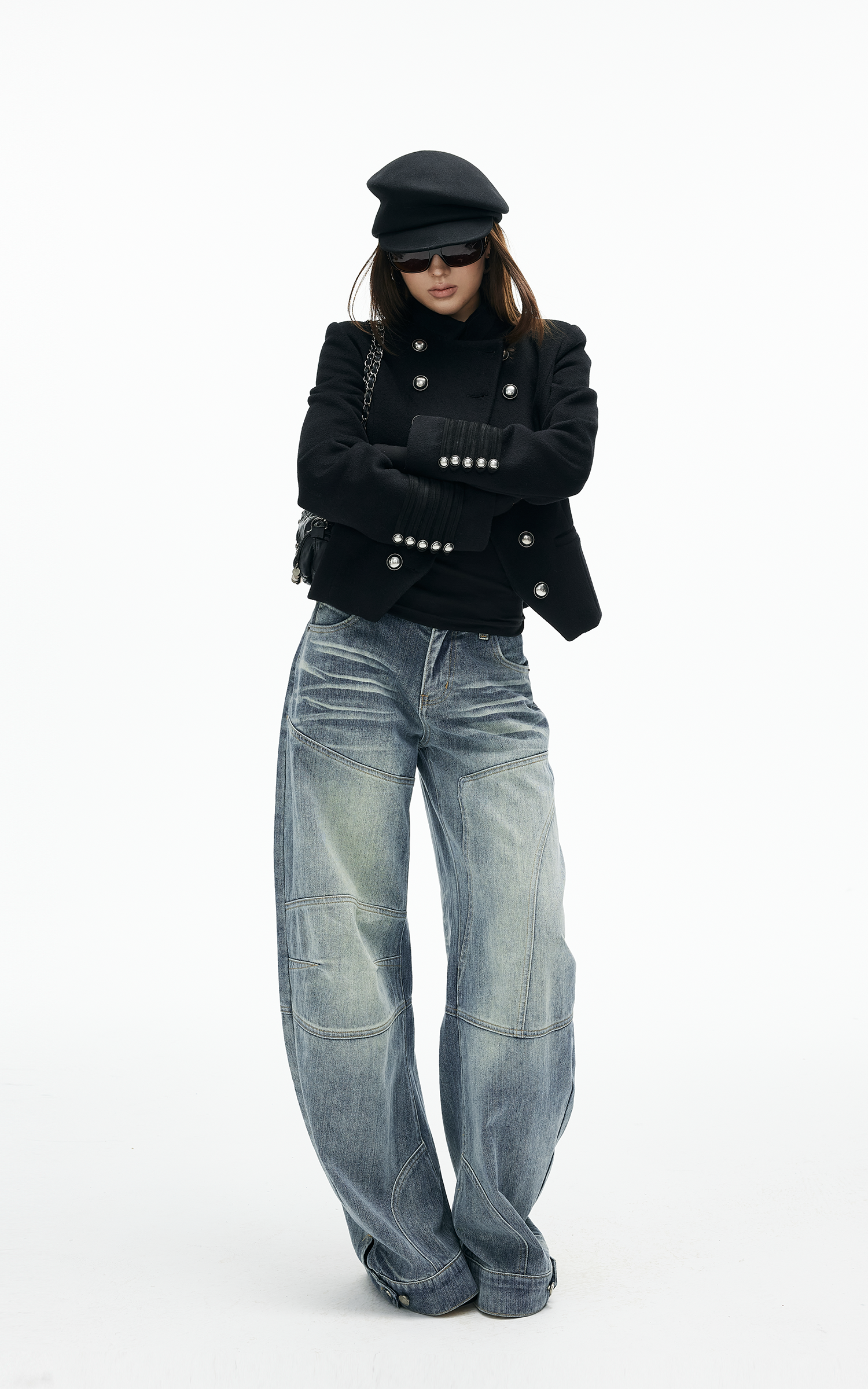 IAMXIAA スカルプトフィットとメタルボタンディテール付きダブルブレストウールジャケット