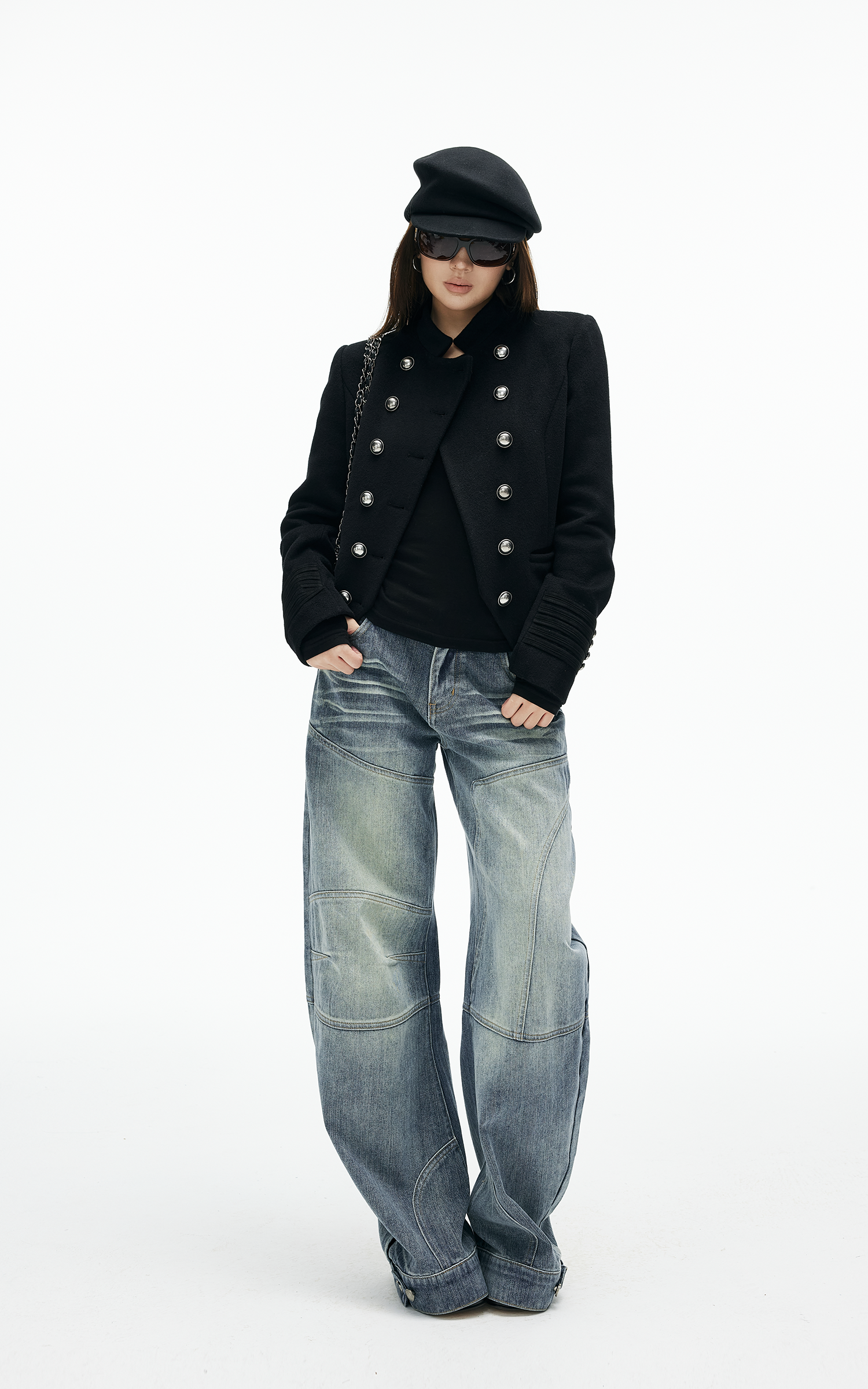 IAMXIAA スカルプトフィットとメタルボタンディテール付きダブルブレストウールジャケット