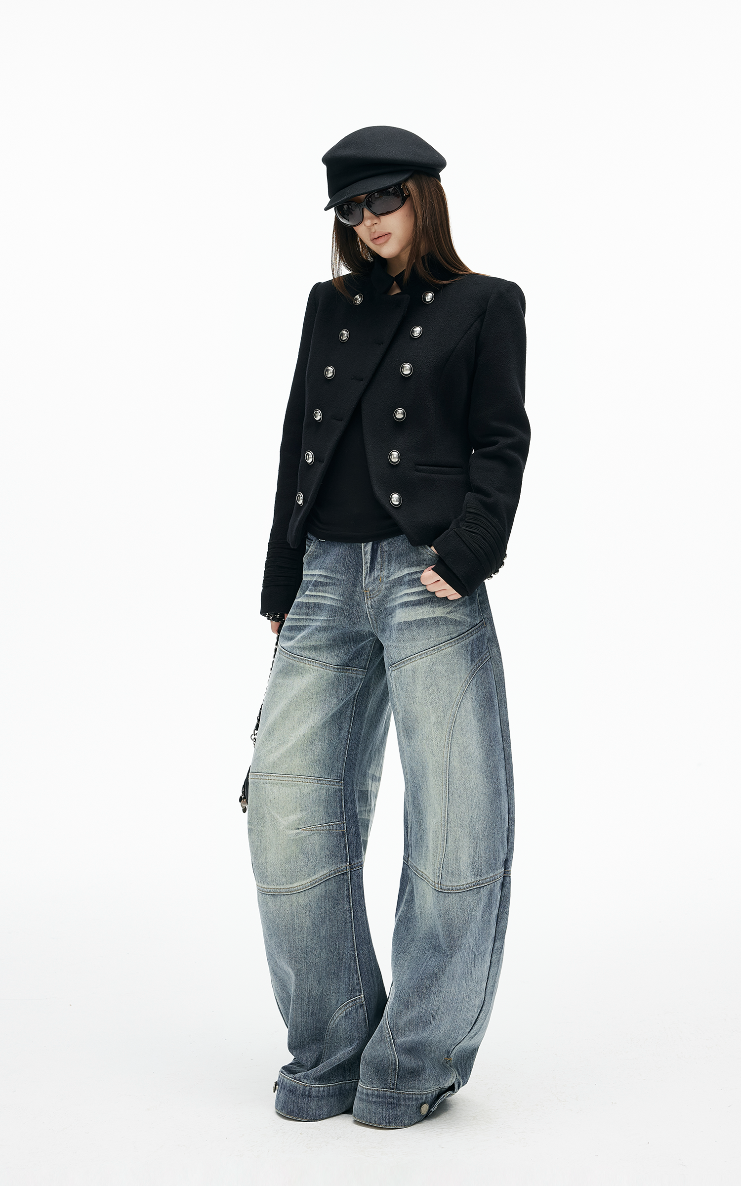 IAMXIAA スカルプトフィットとメタルボタンディテール付きダブルブレストウールジャケット