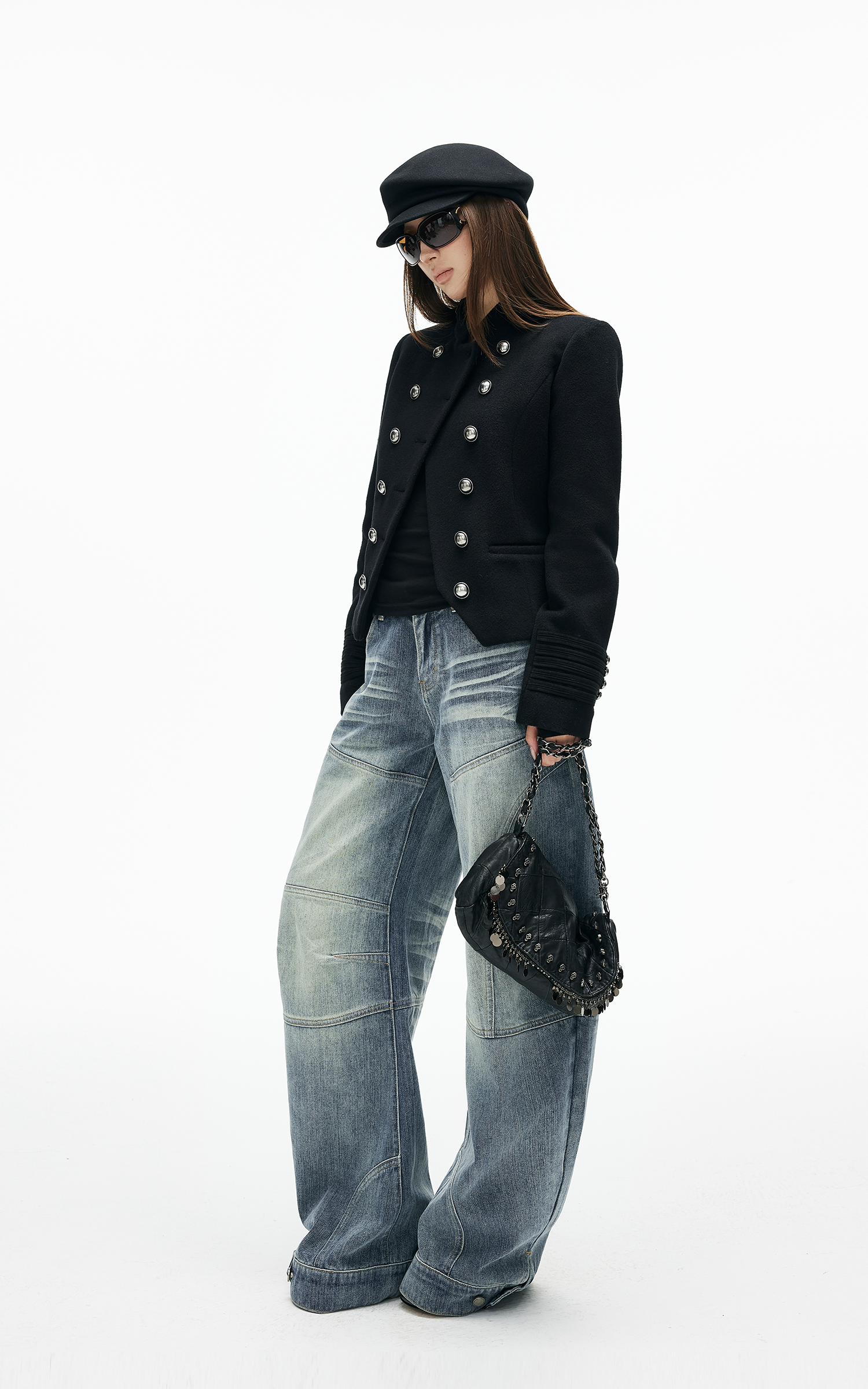 IAMXIAA スカルプトフィットとメタルボタンディテール付きダブルブレストウールジャケット