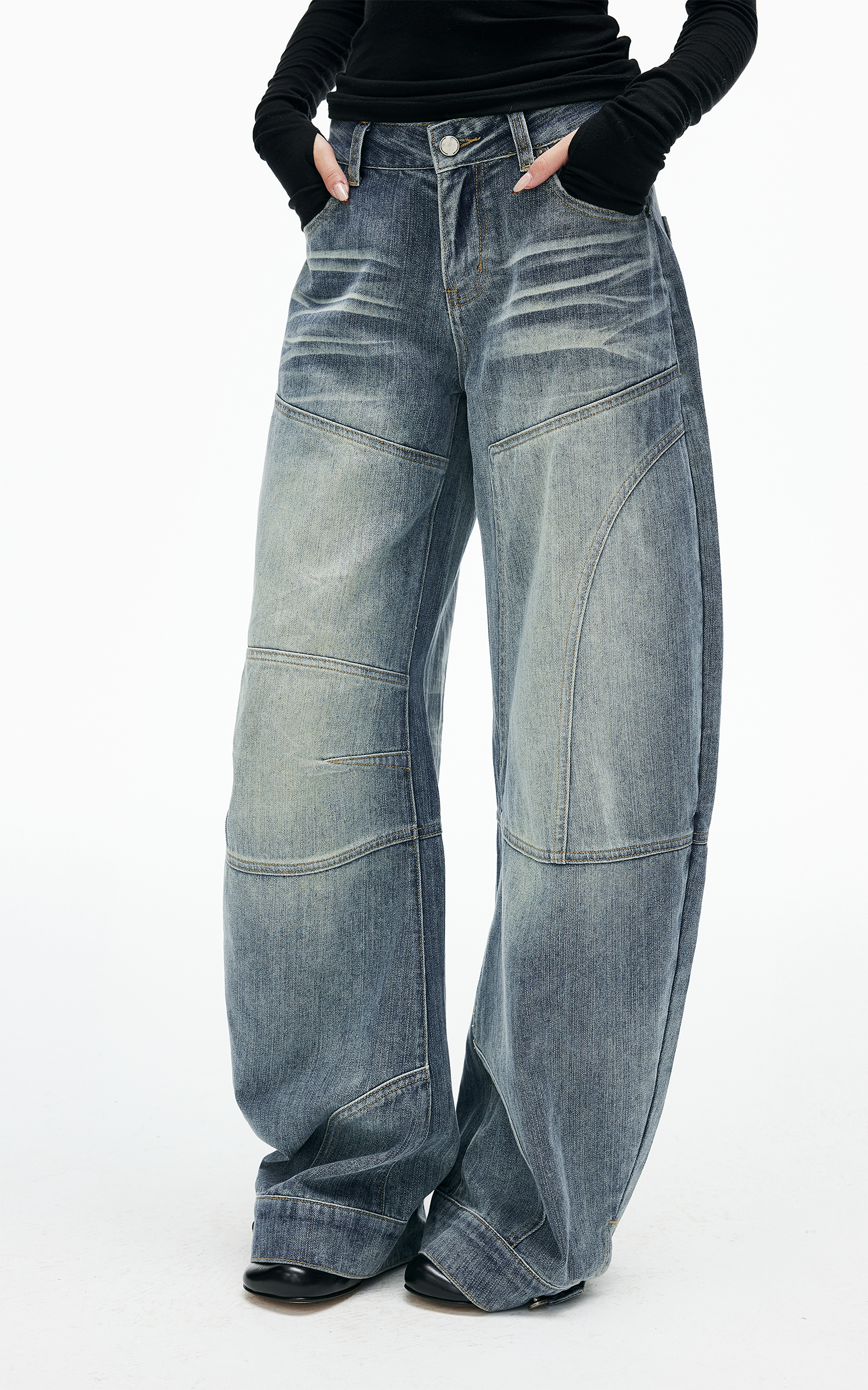 IAMXIAA カーブパネルステッチ付きのストラクチャードワイドレッグデニムパンツ