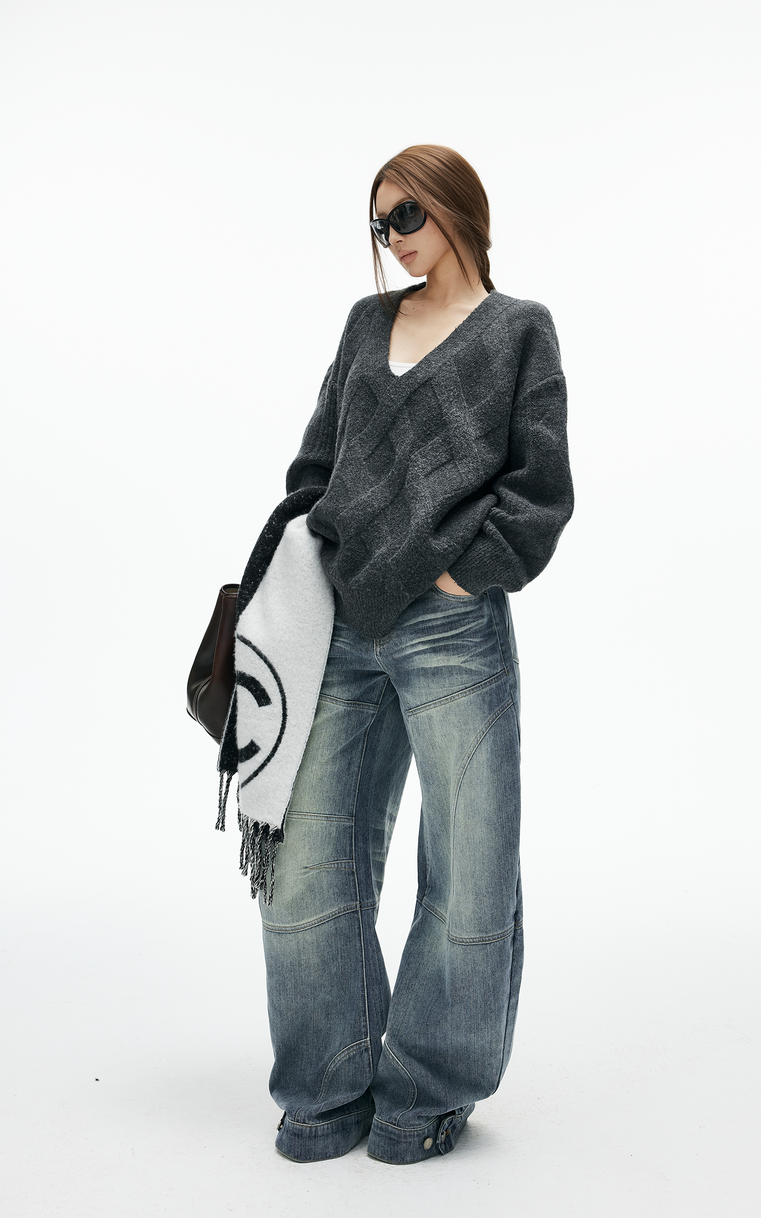 IAMXIAA カーブパネルステッチ付きのストラクチャードワイドレッグデニムパンツ