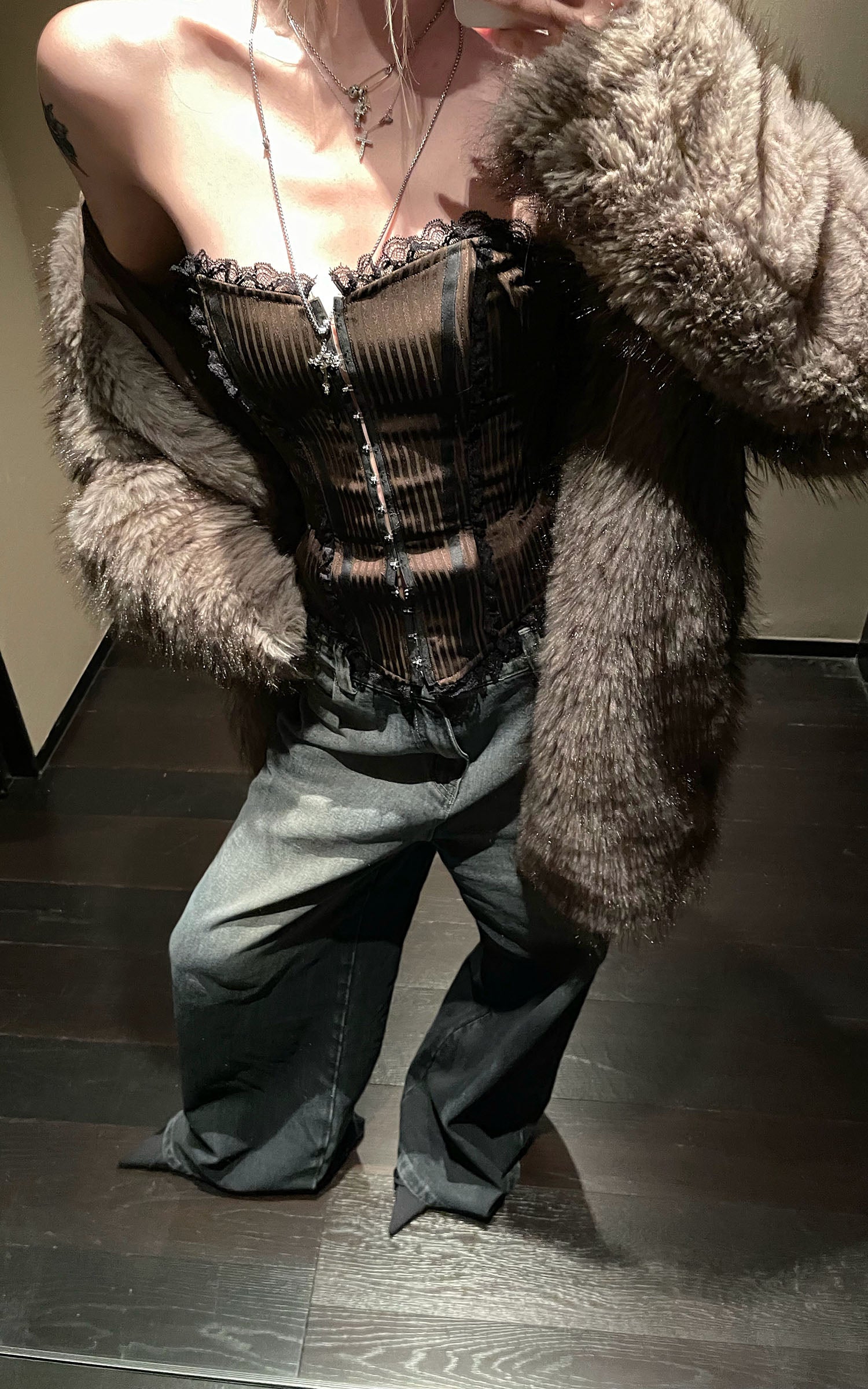 Rase le sol フッククロージャー付きストラクチャードレーストリムコルセットトップ