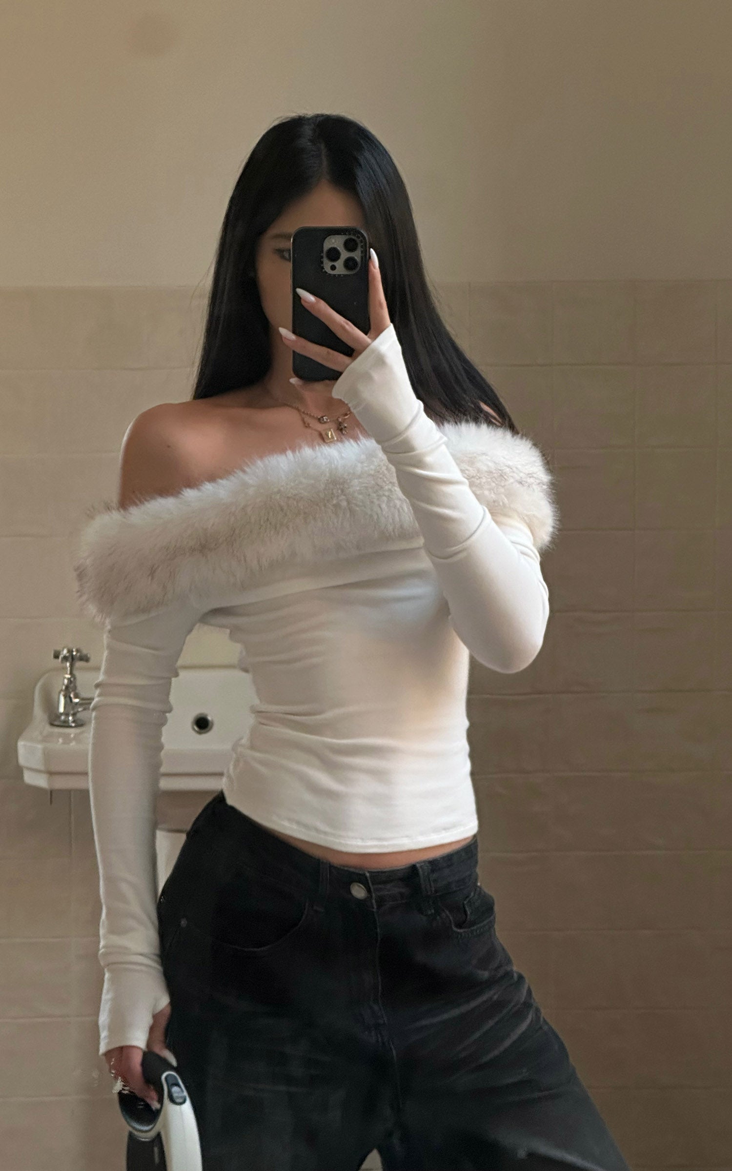 ROVENTE フェイクファーオフショルダー長袖トップ