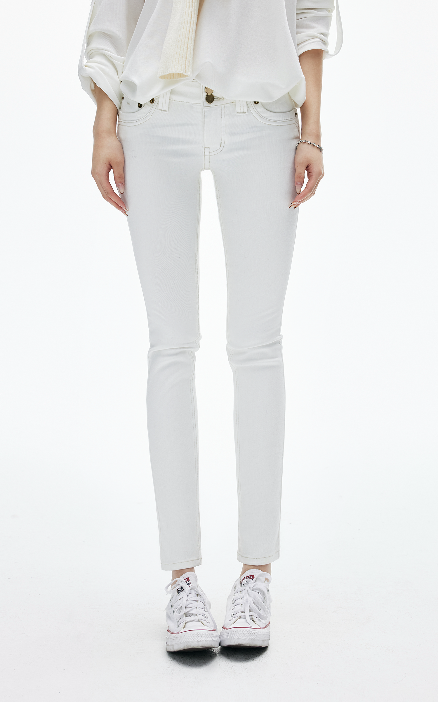 IAMXIAA スキニーローライズホワイトデニムジーンズ