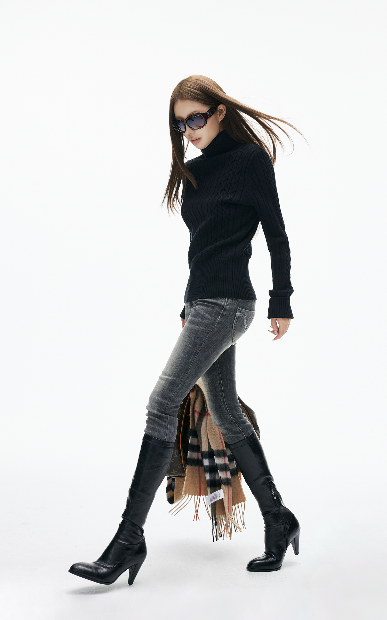 IAMXIAA ケーブルニットリブタートルネックスリムセーター