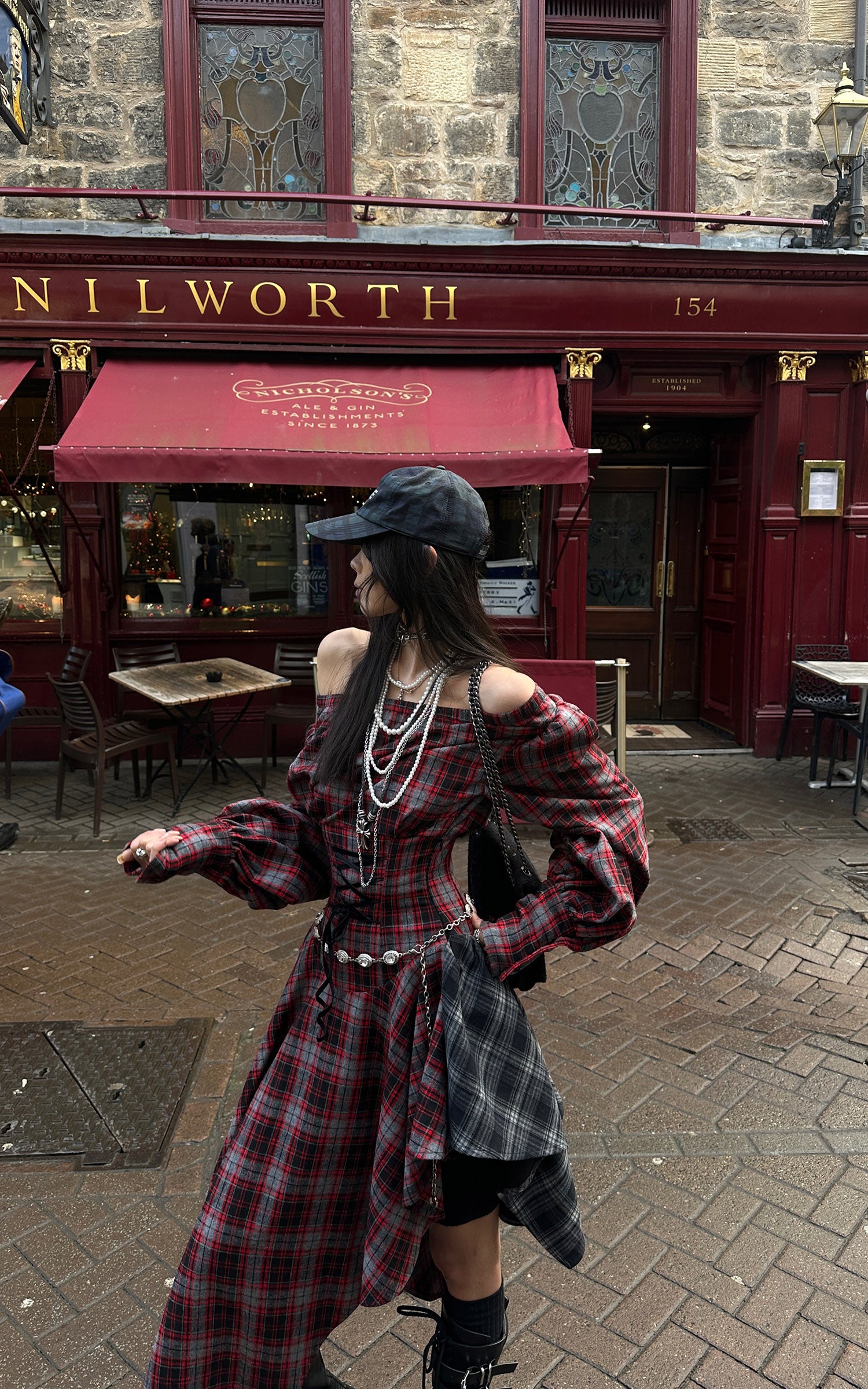 WARDEN EDGE ドレープパネル付きアシンメトリックチェックオフショルダードレス