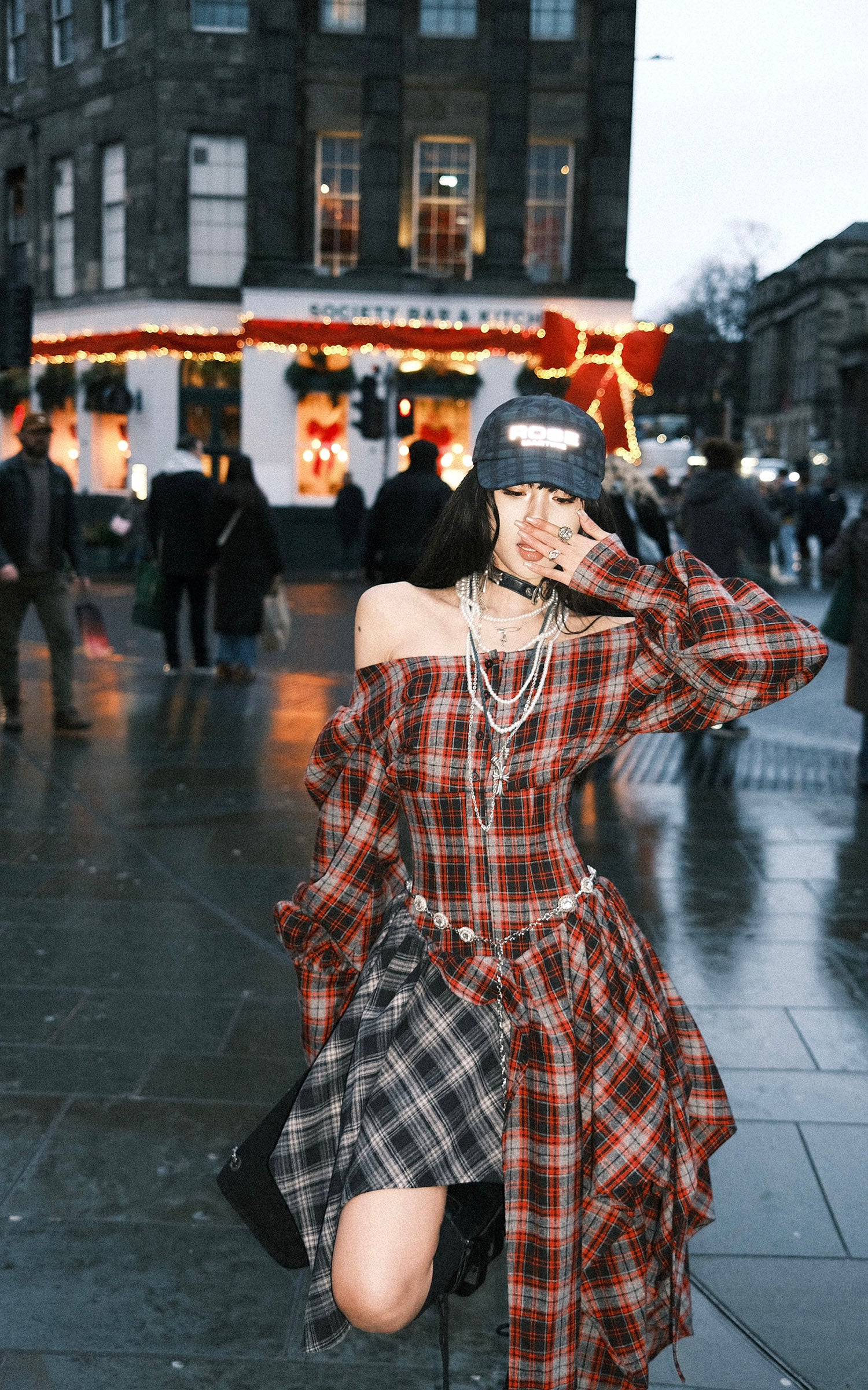 WARDEN EDGE ドレープパネル付きアシンメトリックチェックオフショルダードレス