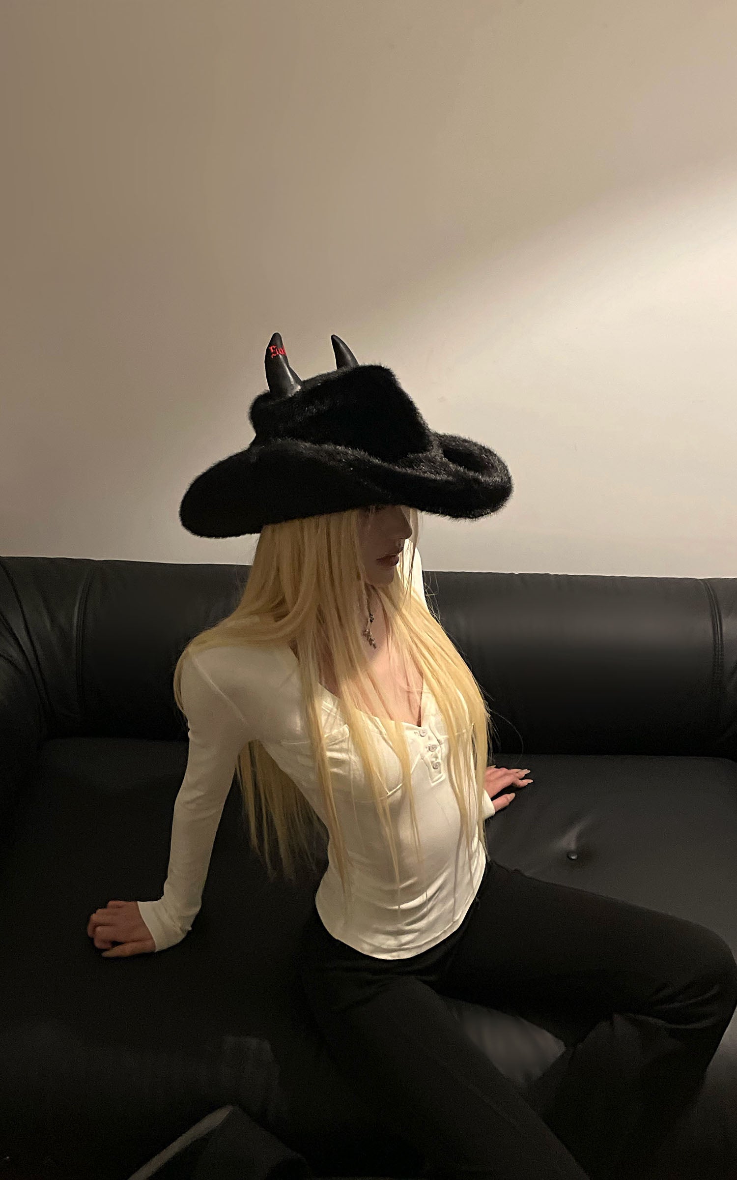 Rase le sol デビルホーンフェイクファー帽子 ウェスタンシルエット ステートメントフェドーラ