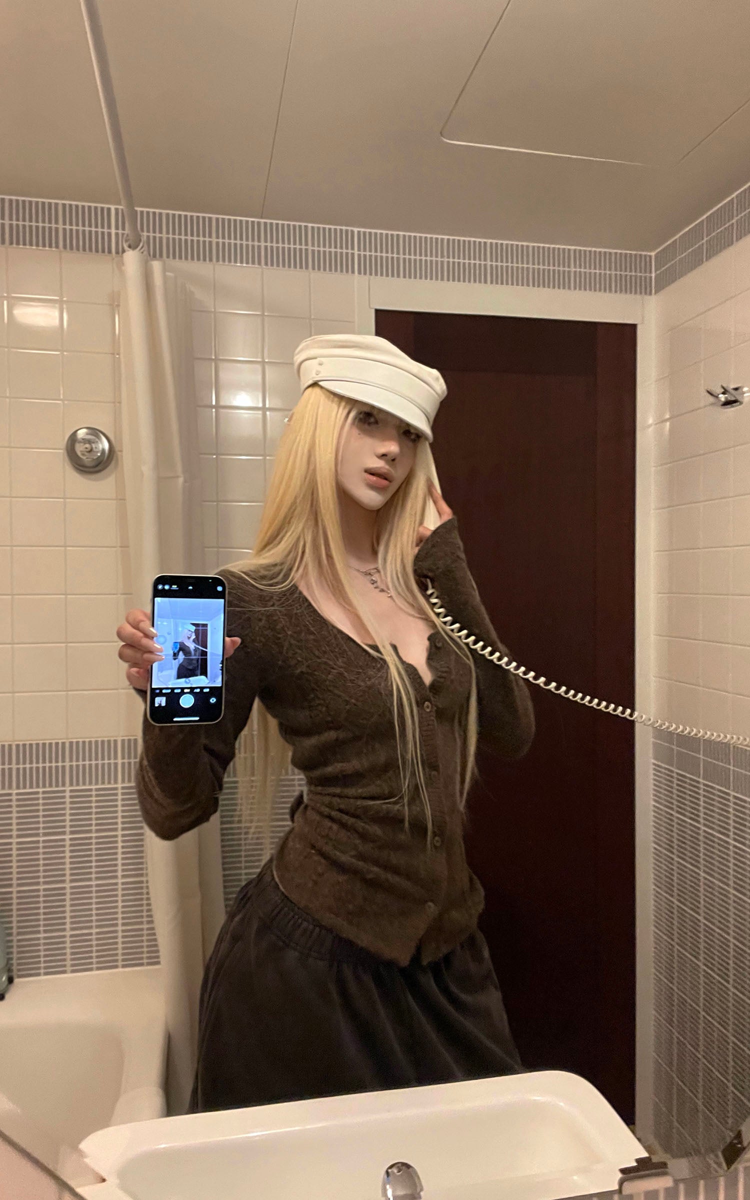 スリムフィット ダイヤ柄ボタン付きニットトップ