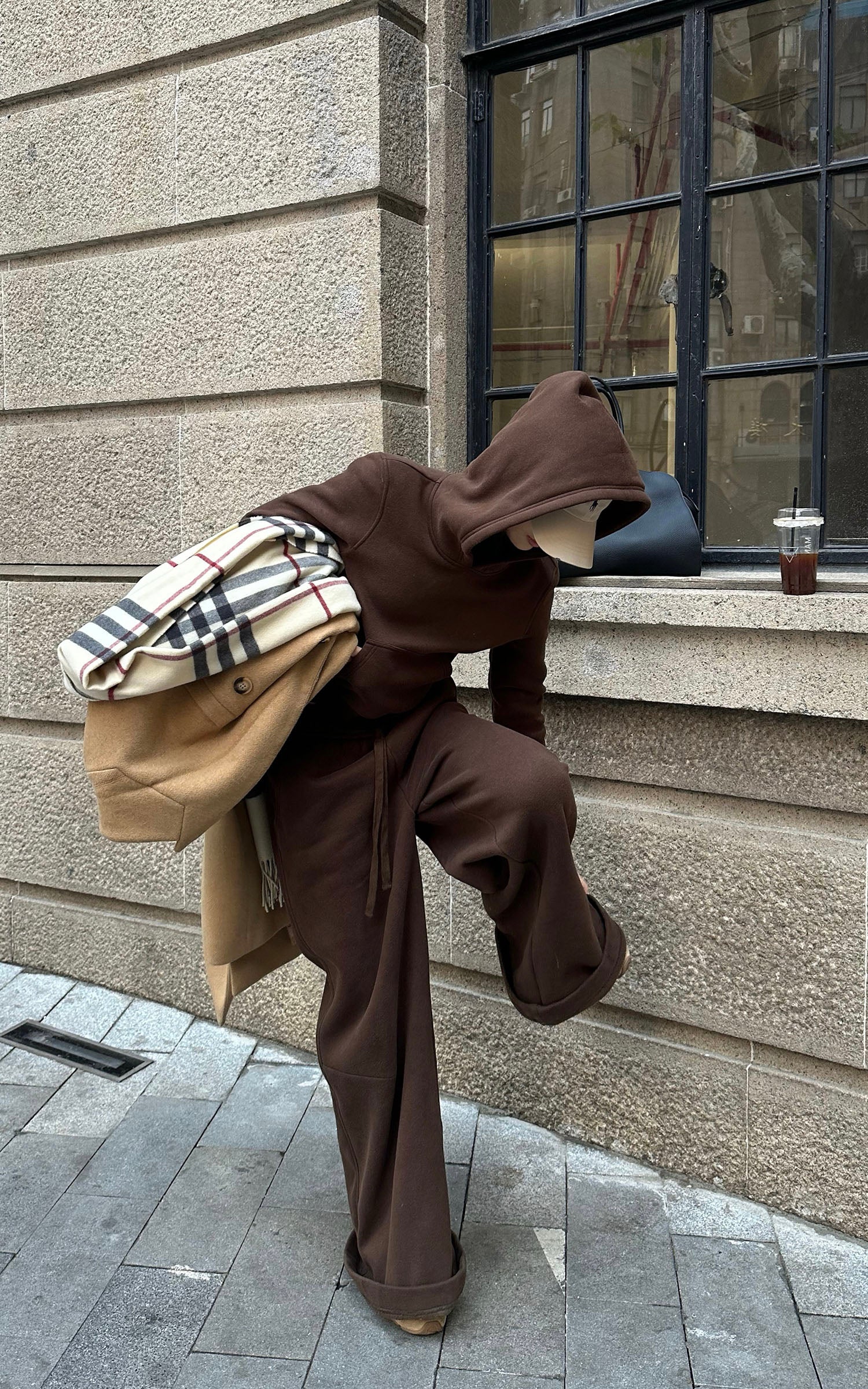 ROVENTE クロップドフーディーとワイドレッグパンツセット