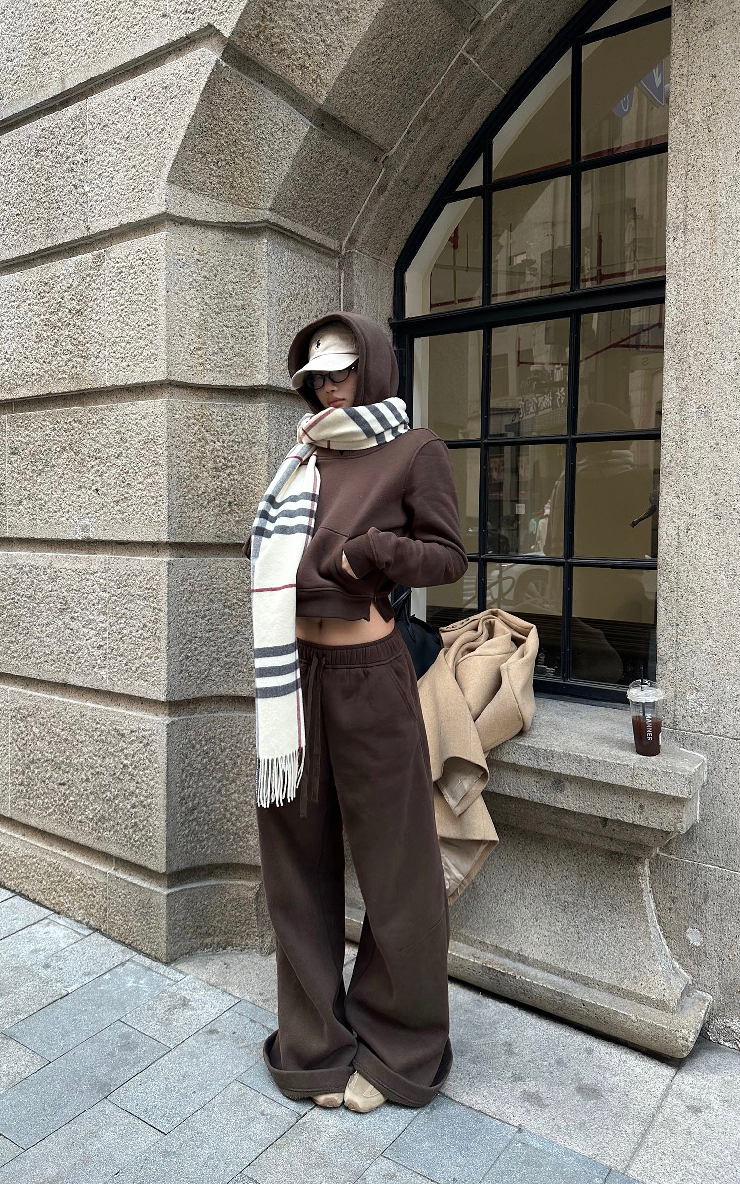 ROVENTE クロップドフーディーとワイドレッグパンツセット