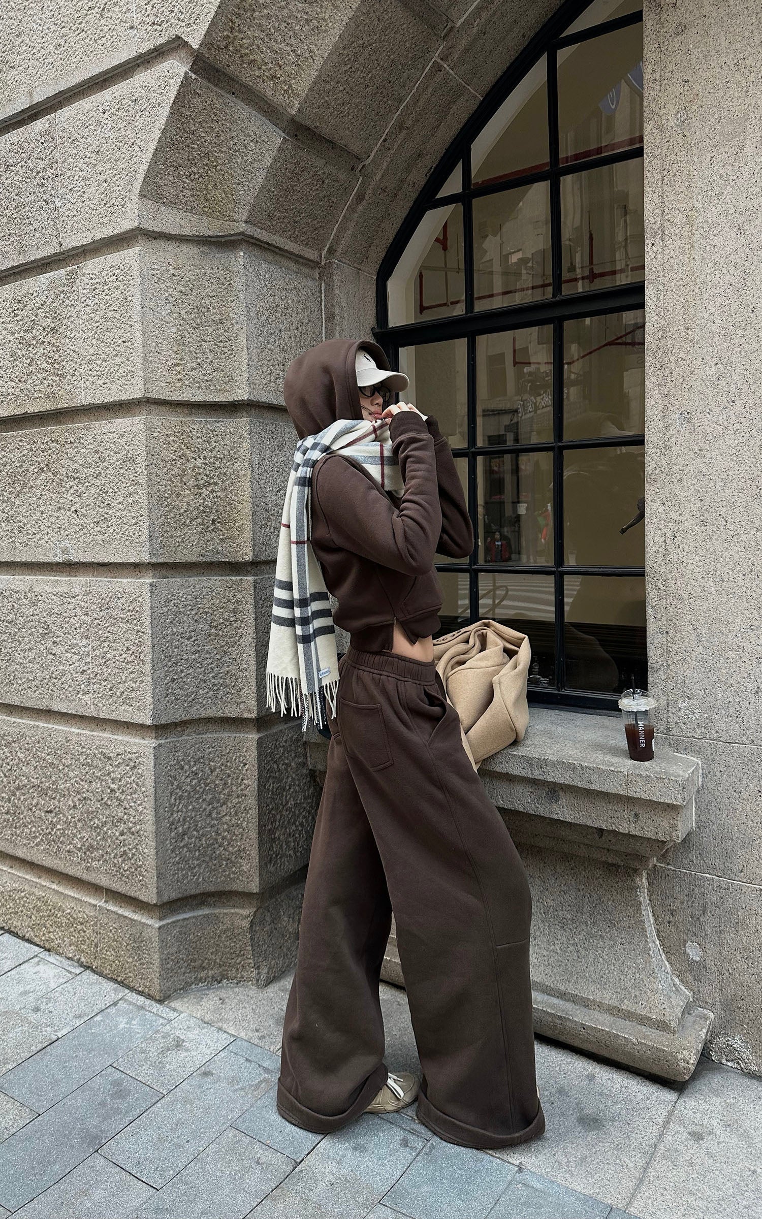 ROVENTE クロップドフーディーとワイドレッグパンツセット