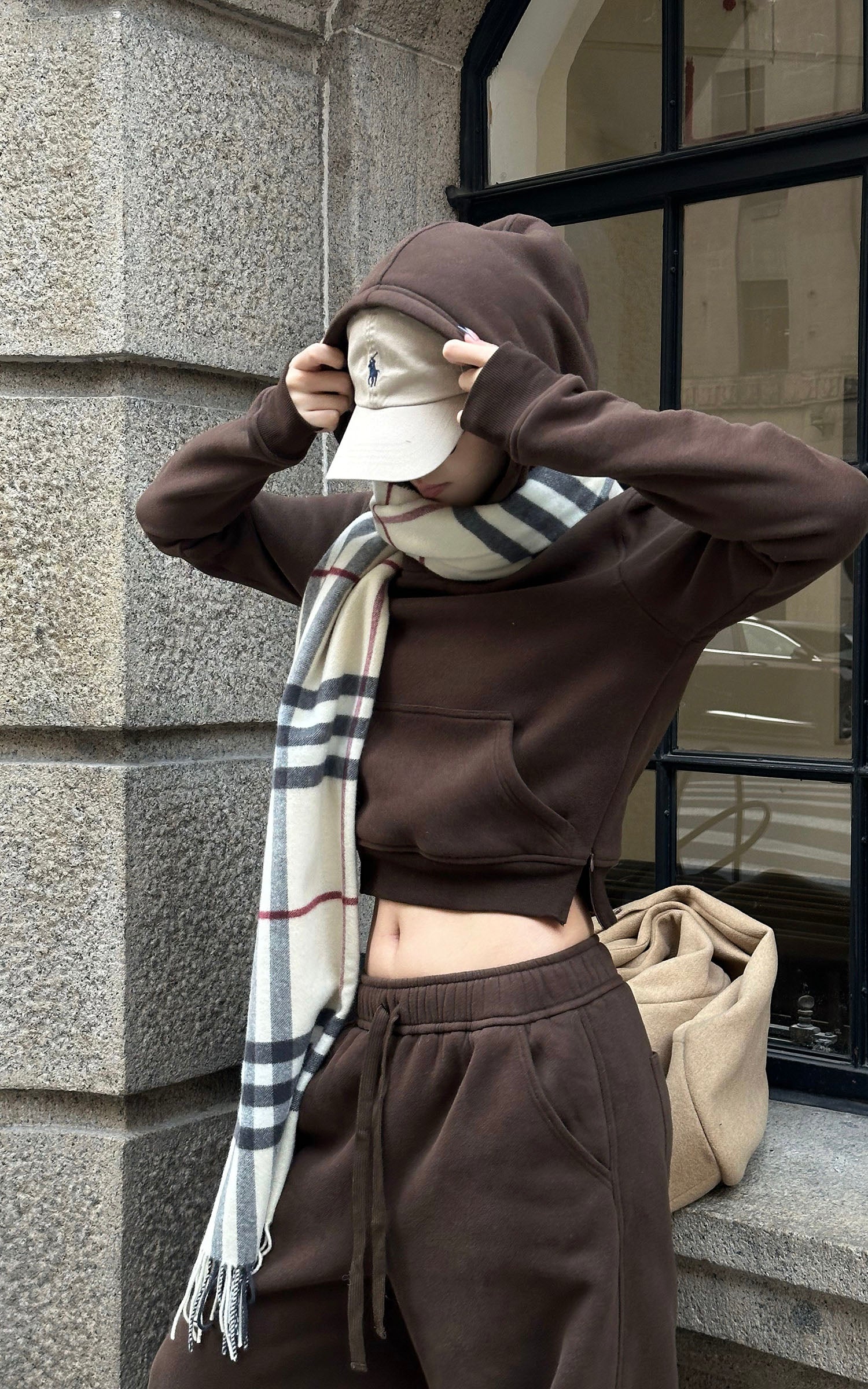 ROVENTE クロップドフーディーとワイドレッグパンツセット