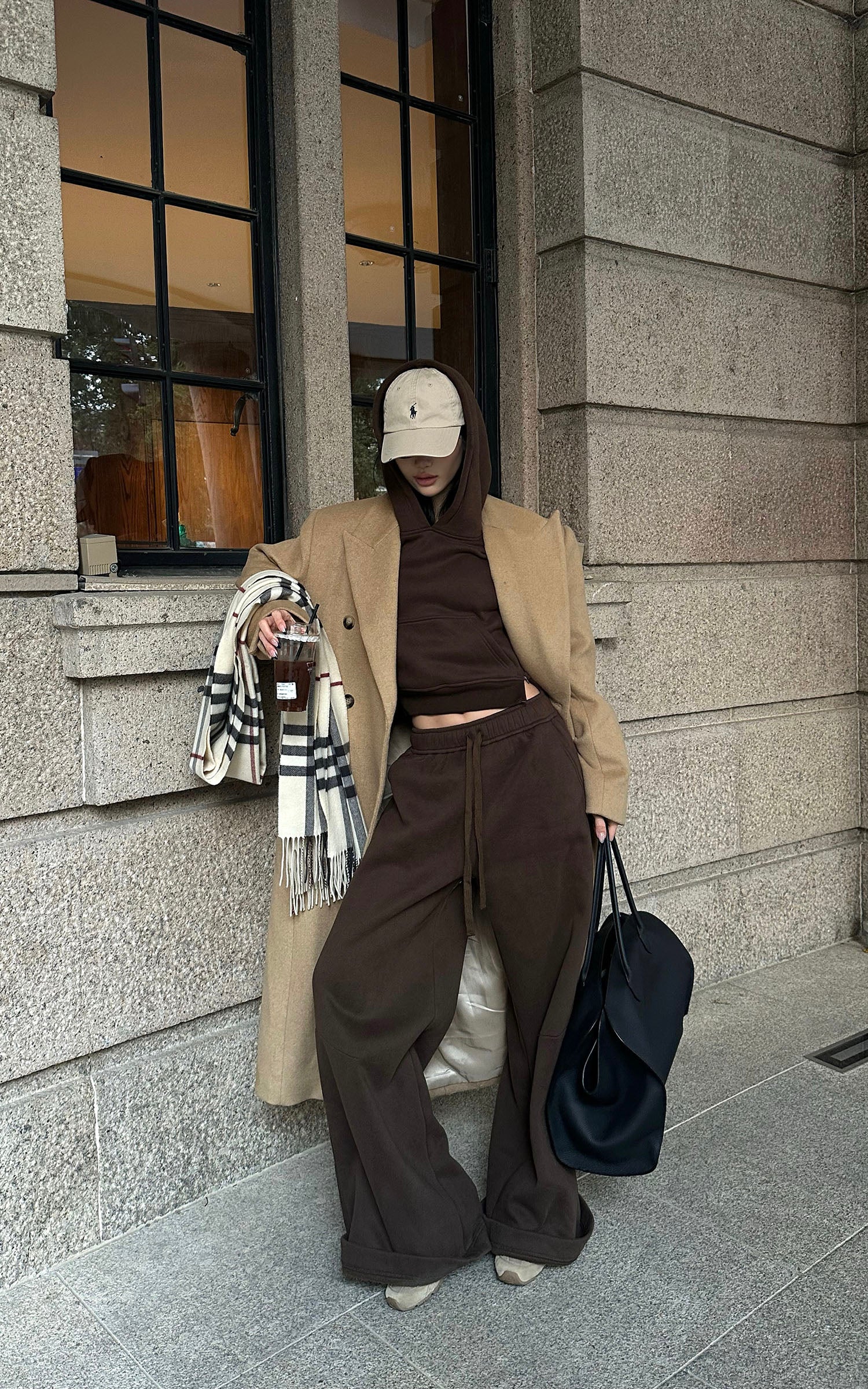 ROVENTE クロップドフーディーとワイドレッグパンツセット