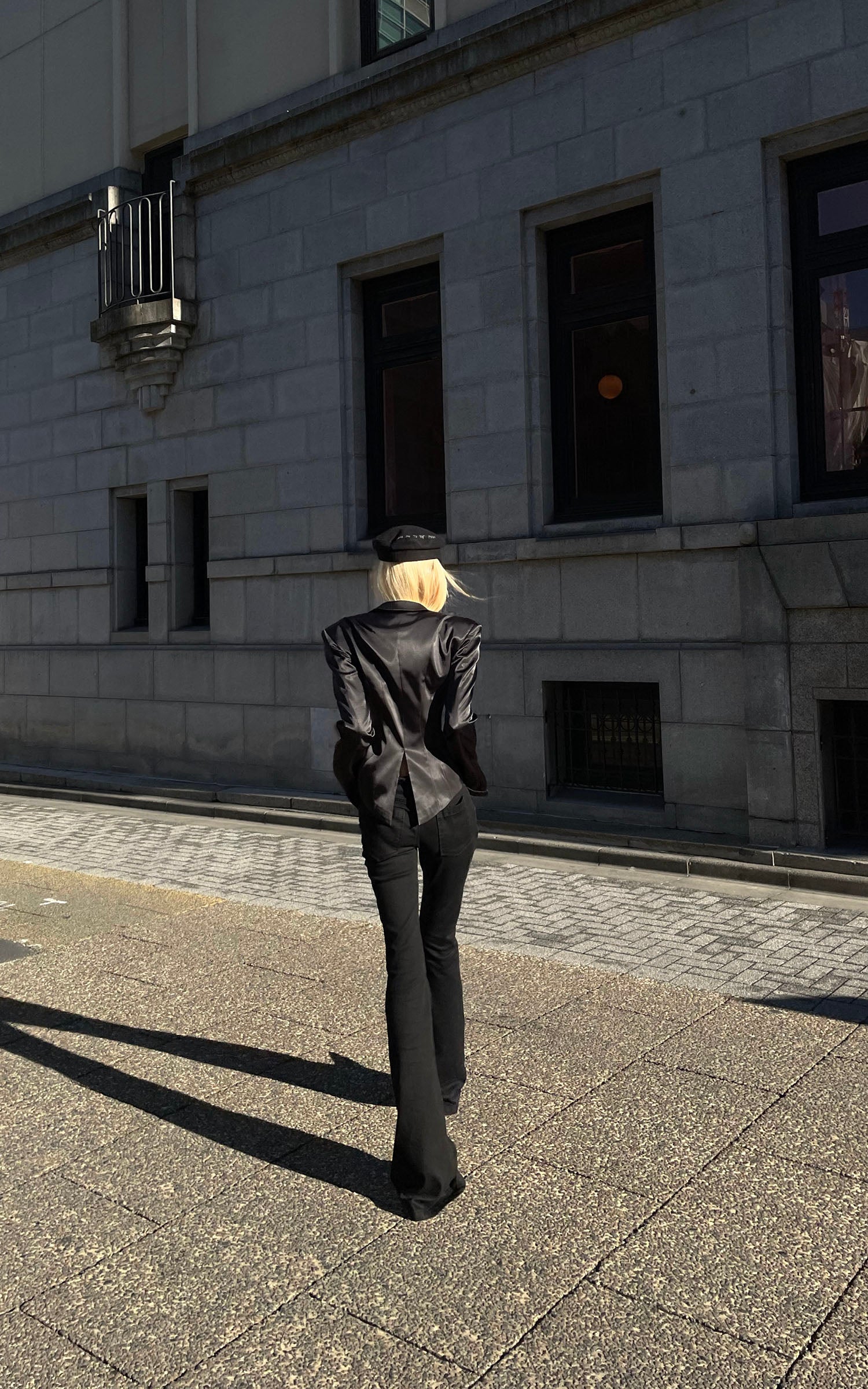 Rase le sol くびれのあるスリットヘム付きローライズフレアジーンズ