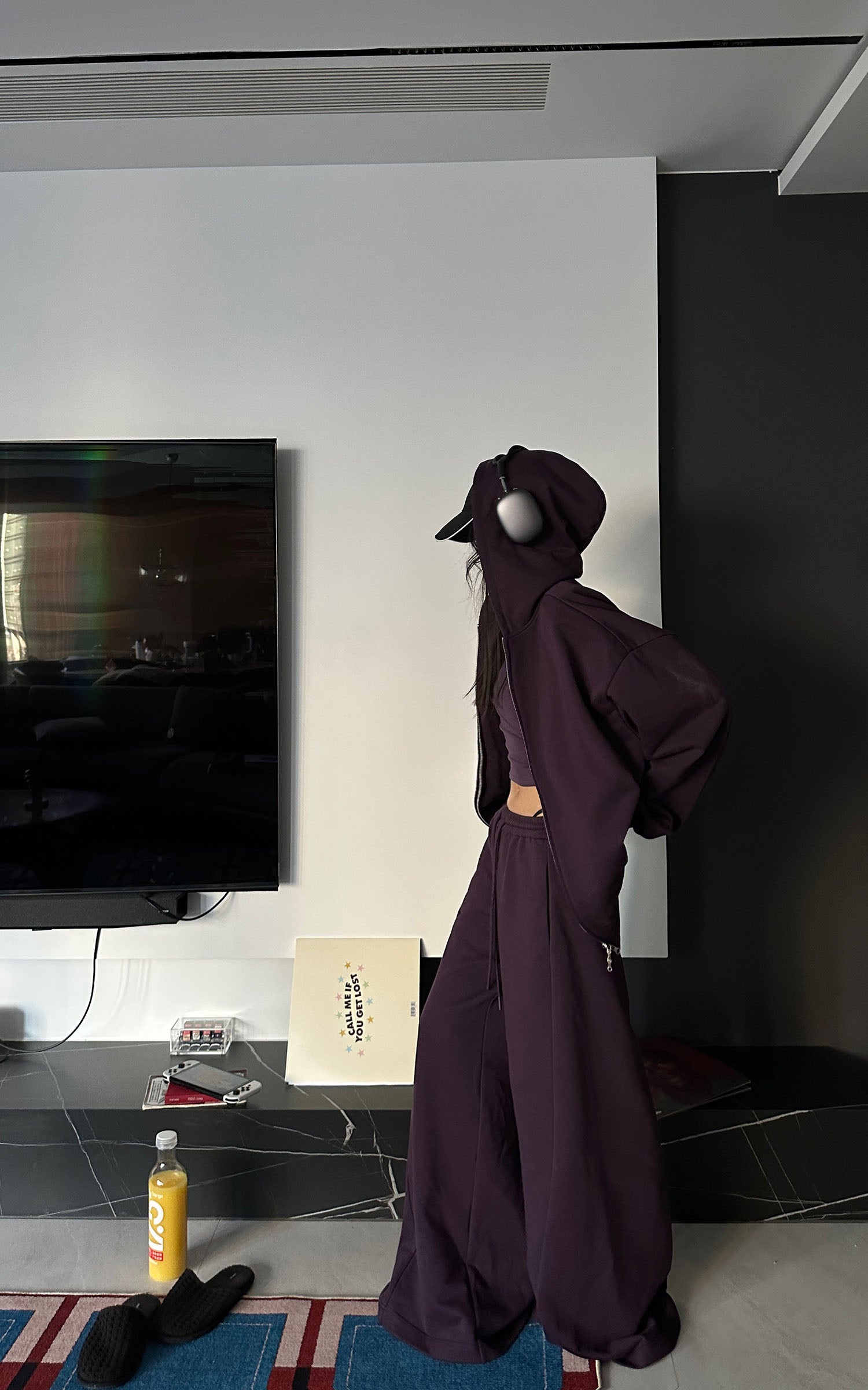 WARDEN EDGE フード付きジップジャケット、ワイドレッグパンツ、フィットしたキャミソールの3点セット