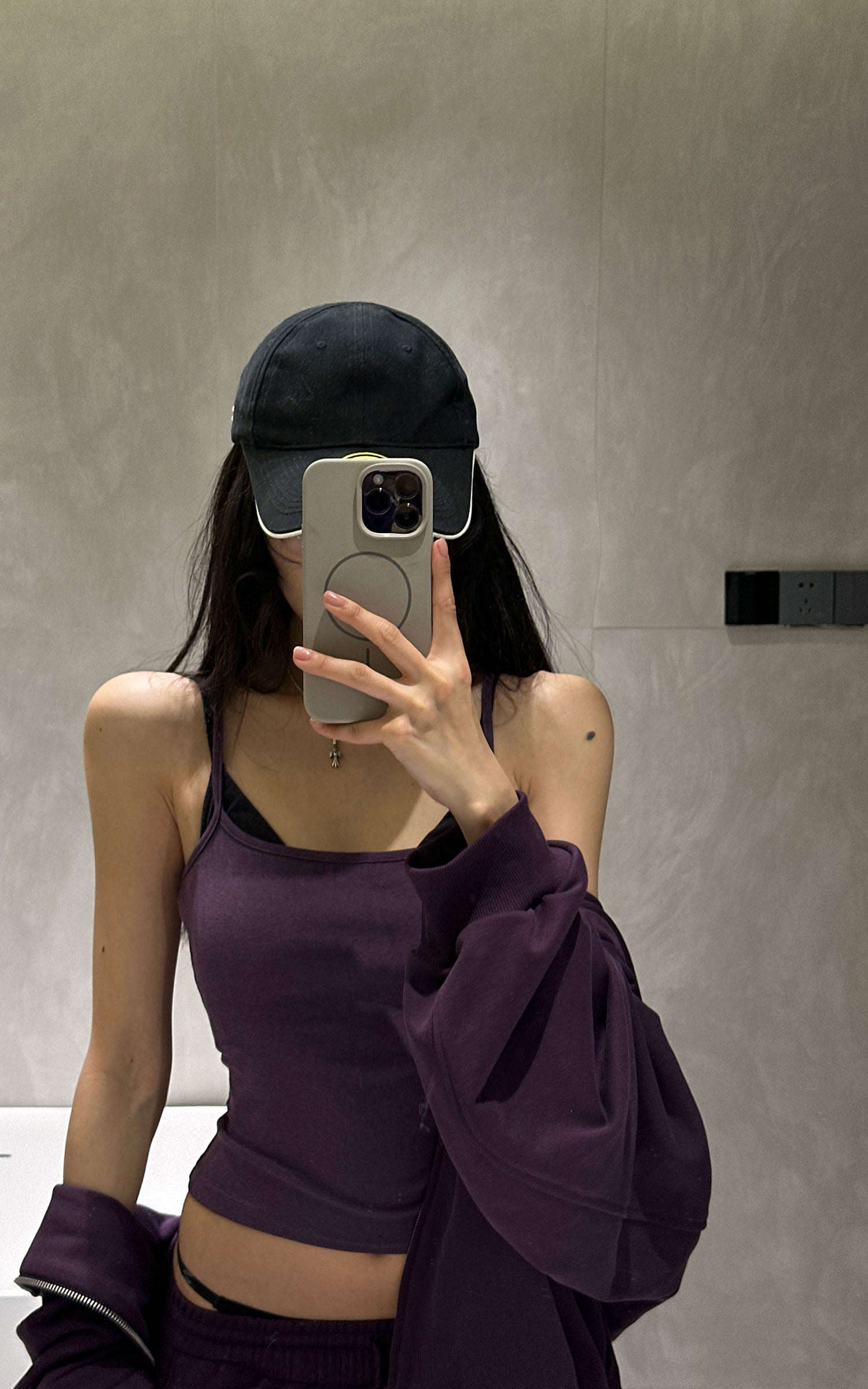 WARDEN EDGE フード付きジップジャケット、ワイドレッグパンツ、フィットしたキャミソールの3点セット