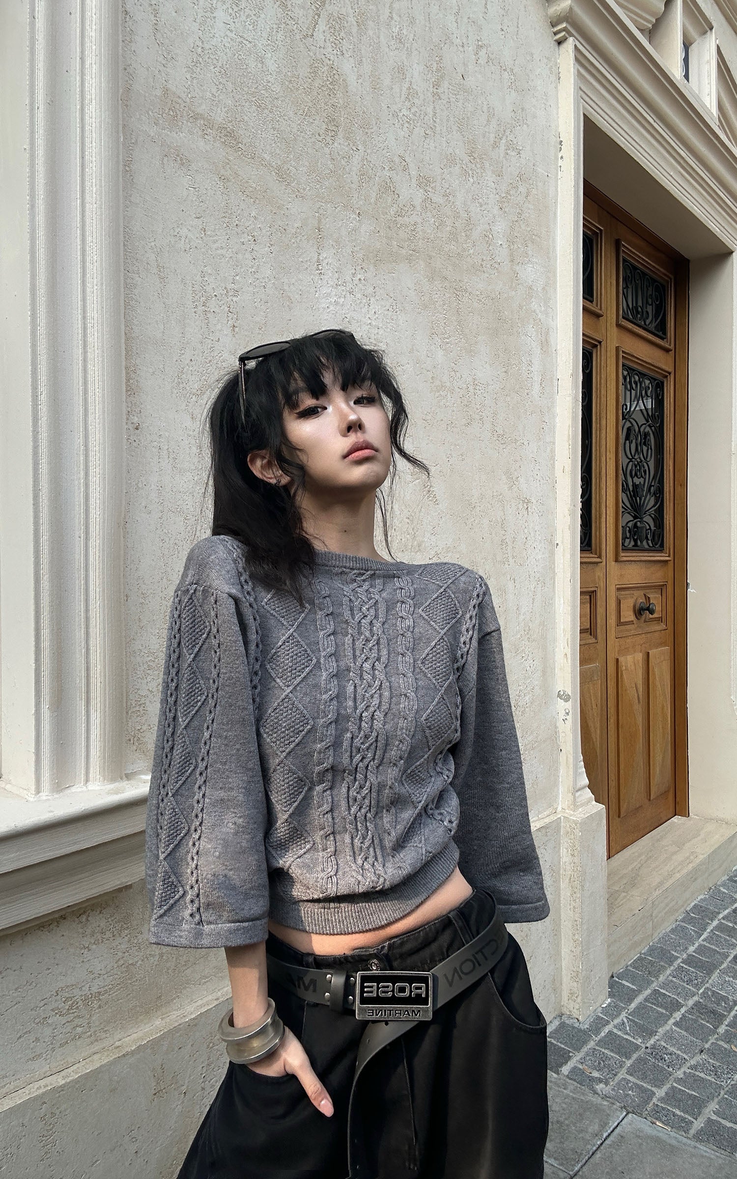 WARDEN EDGE 立体ケーブル編みクロップドセーター