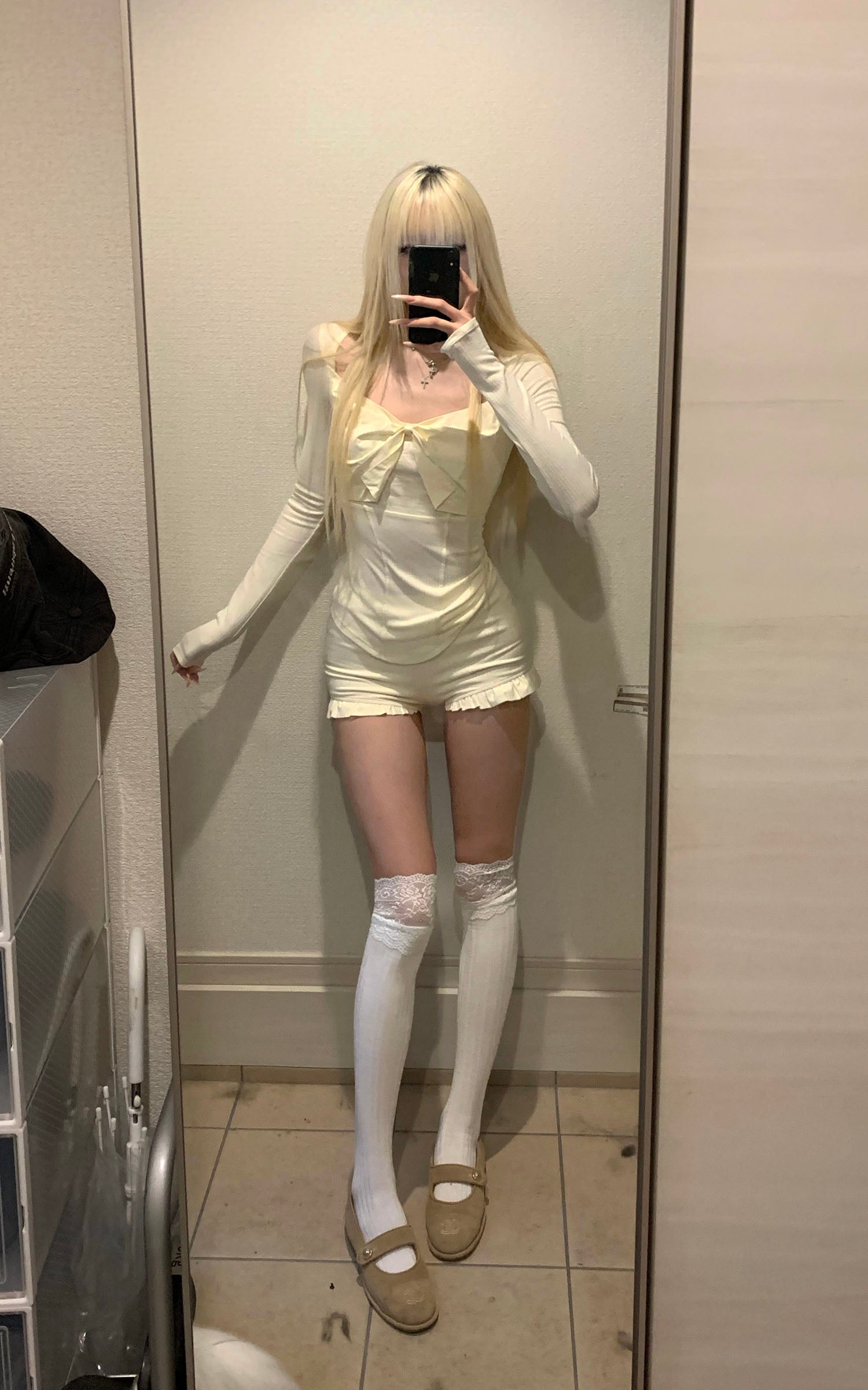 Rase le sol リブ編みロングスリーブトップ、構造的なリボンとフリルヘムショートパンツセット