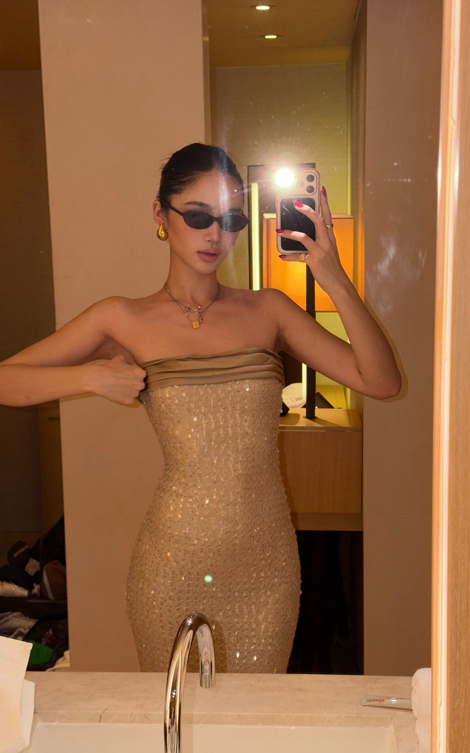 ROVENTE ストラップレスのスパンコール刺繍マキシドレス