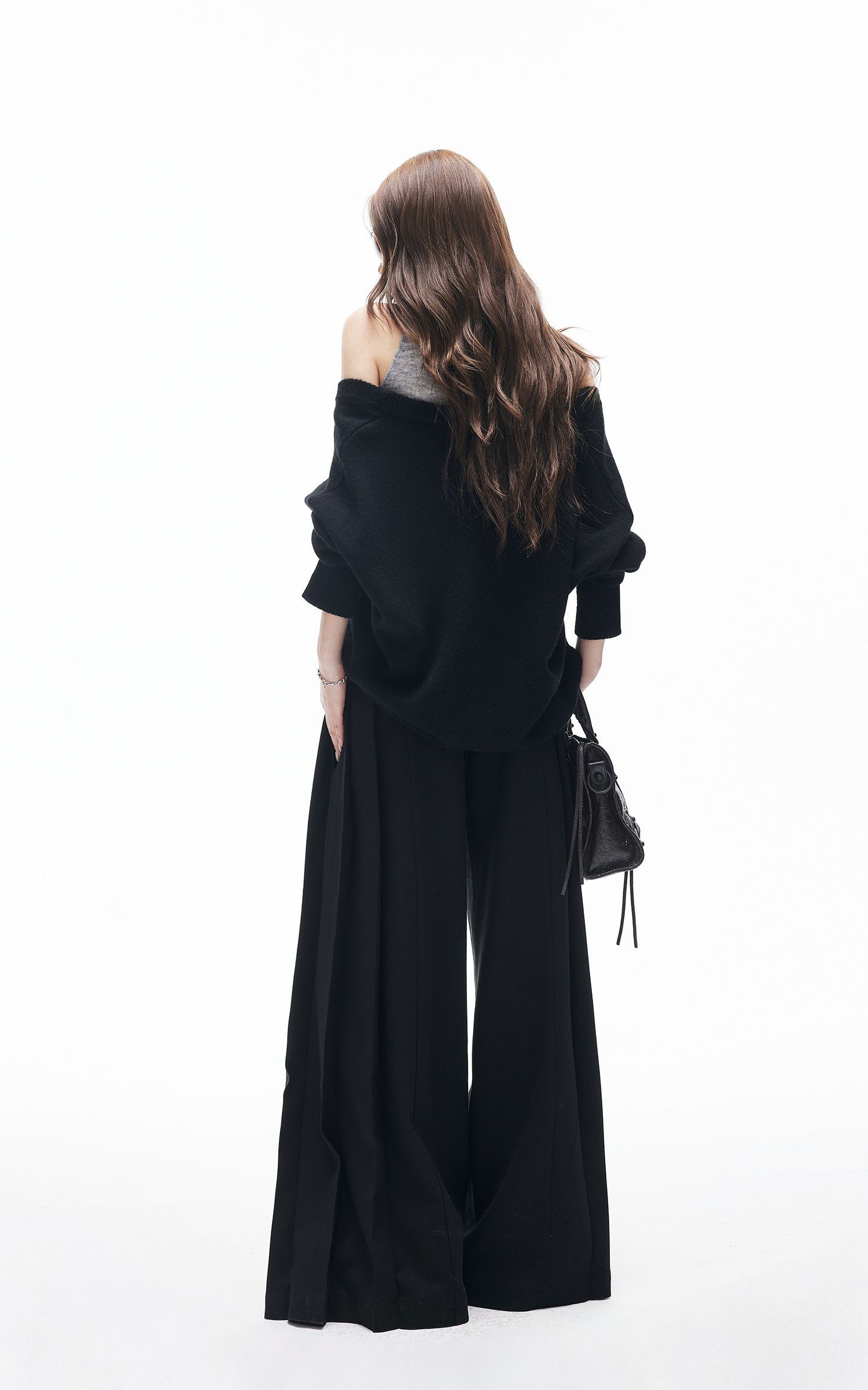 IAMXIAA V-Neck Knit Sweater and High-Neck Vest Layered Set