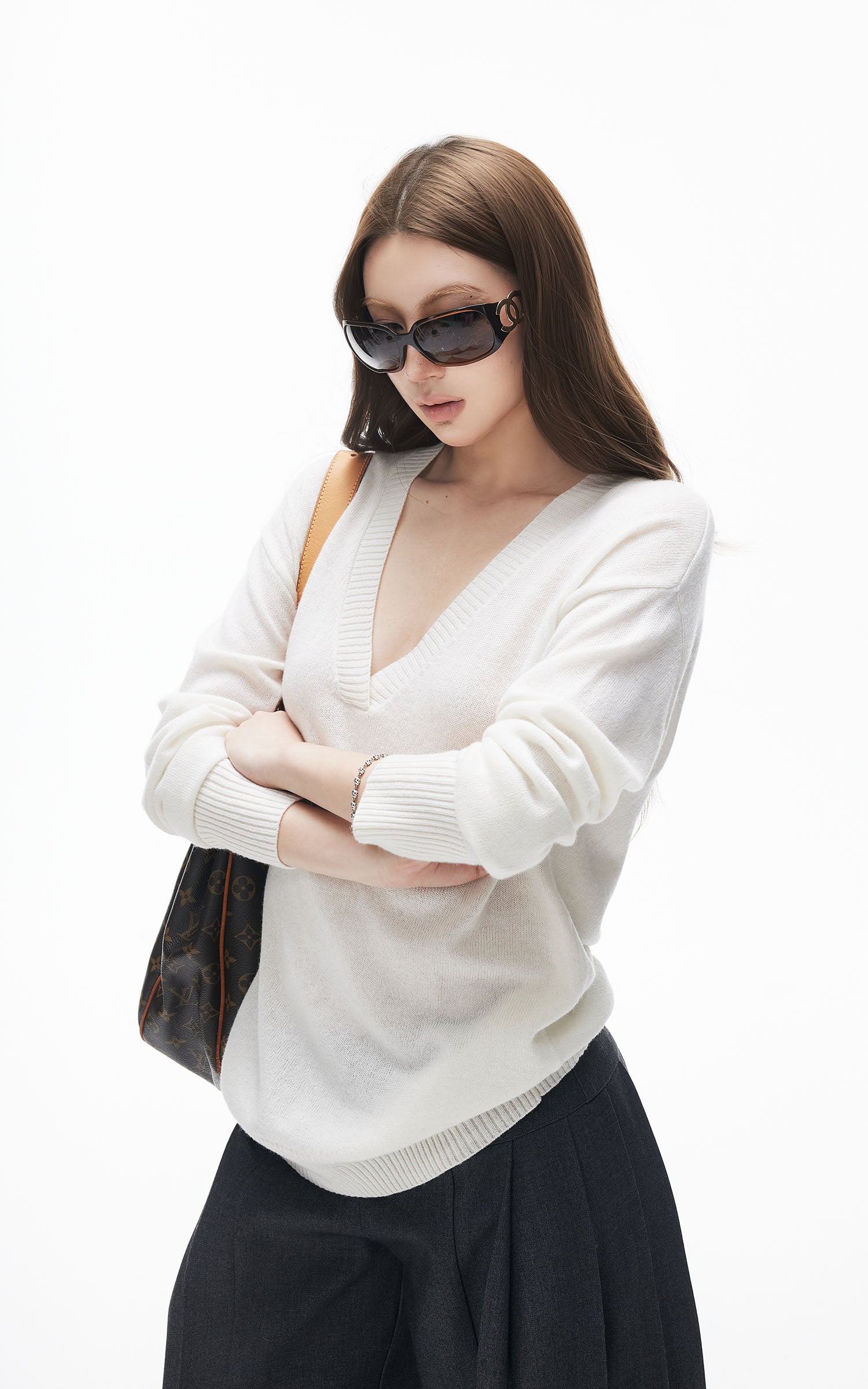 IAMXIAA Relaxed V-Neck Knit Sweater