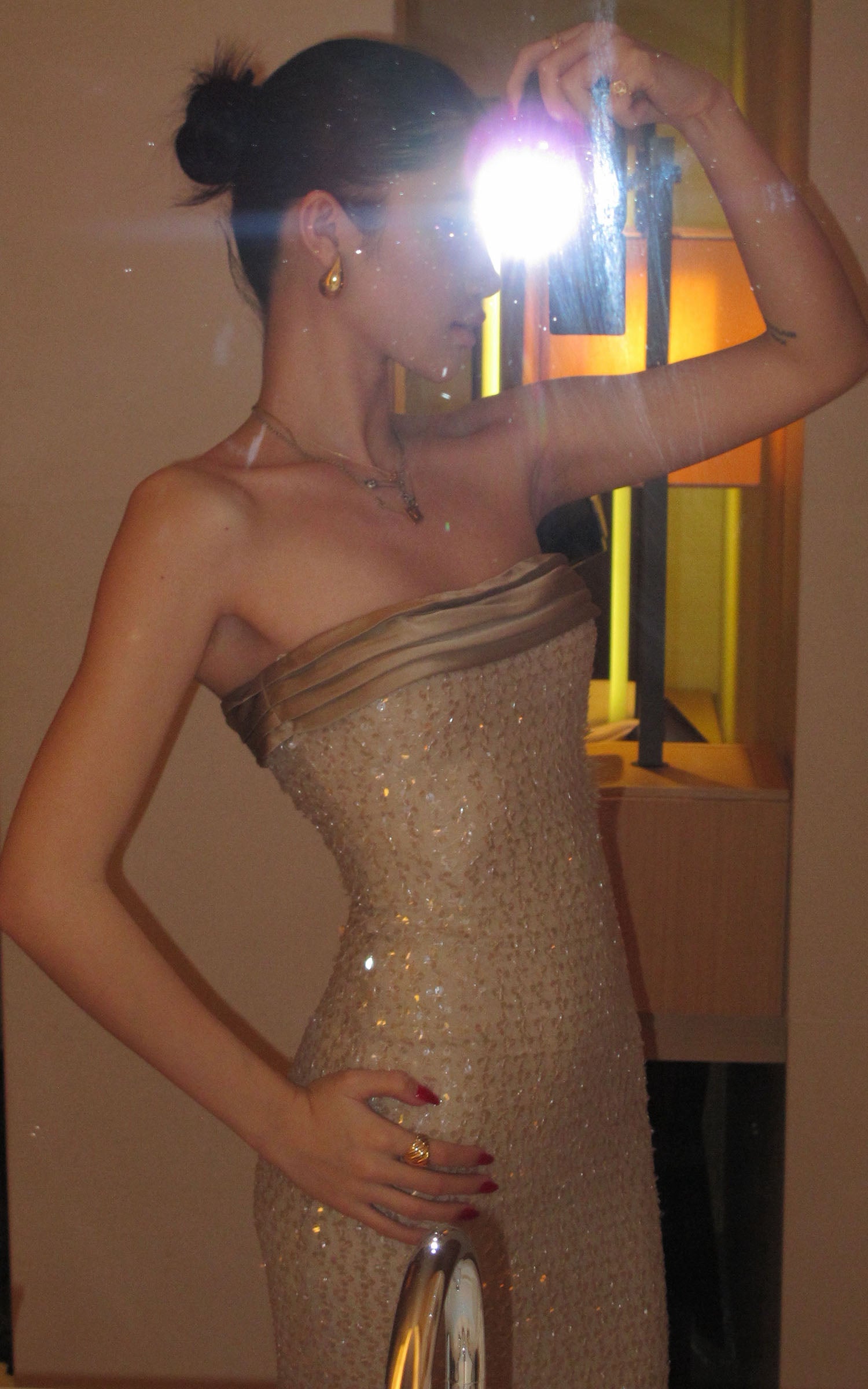 ROVENTE ストラップレスのスパンコール刺繍マキシドレス