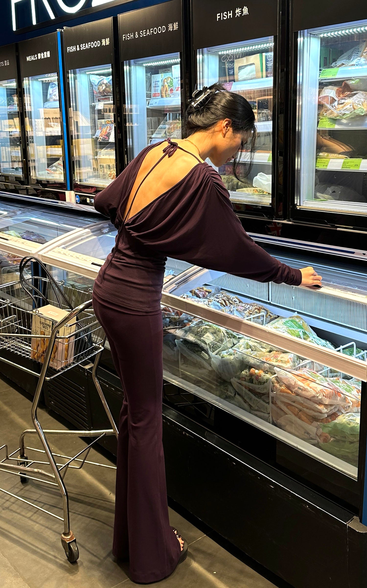 ROVENTE ディープVオープンバックドレープTシャツ＆フレアパンツセット