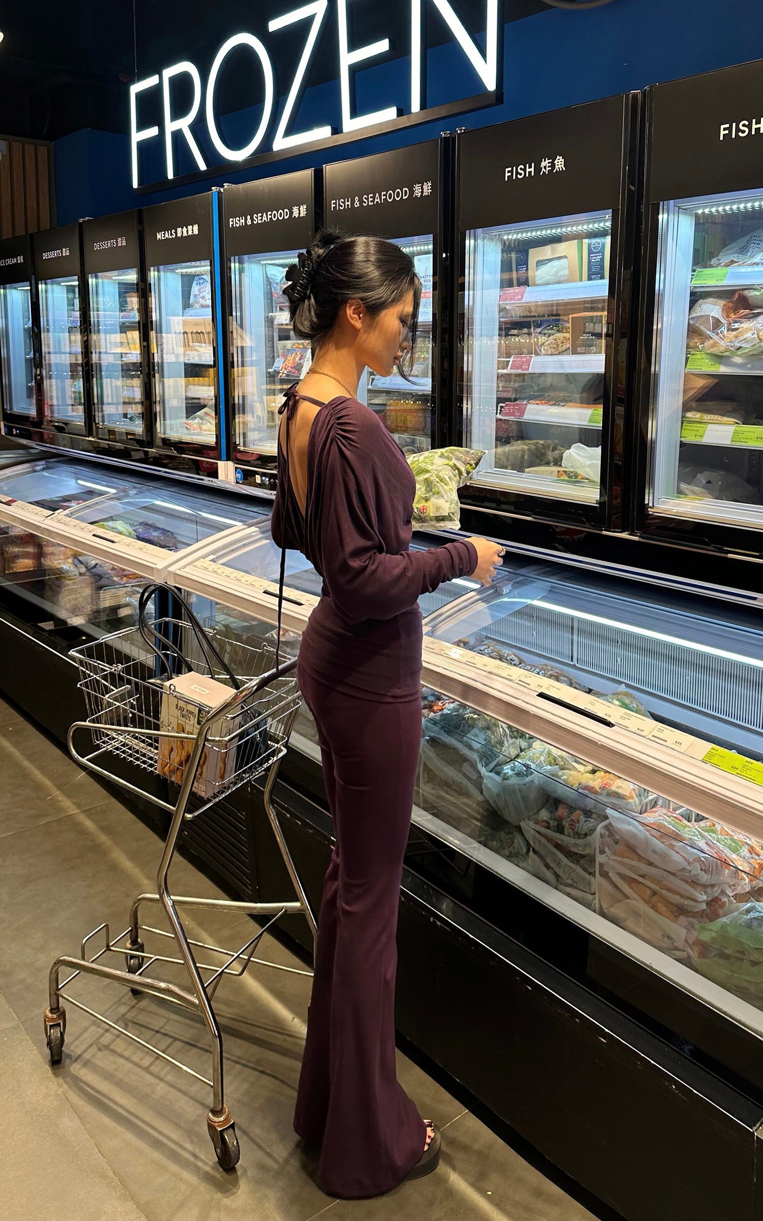 ROVENTE ディープVオープンバックドレープTシャツ＆フレアパンツセット