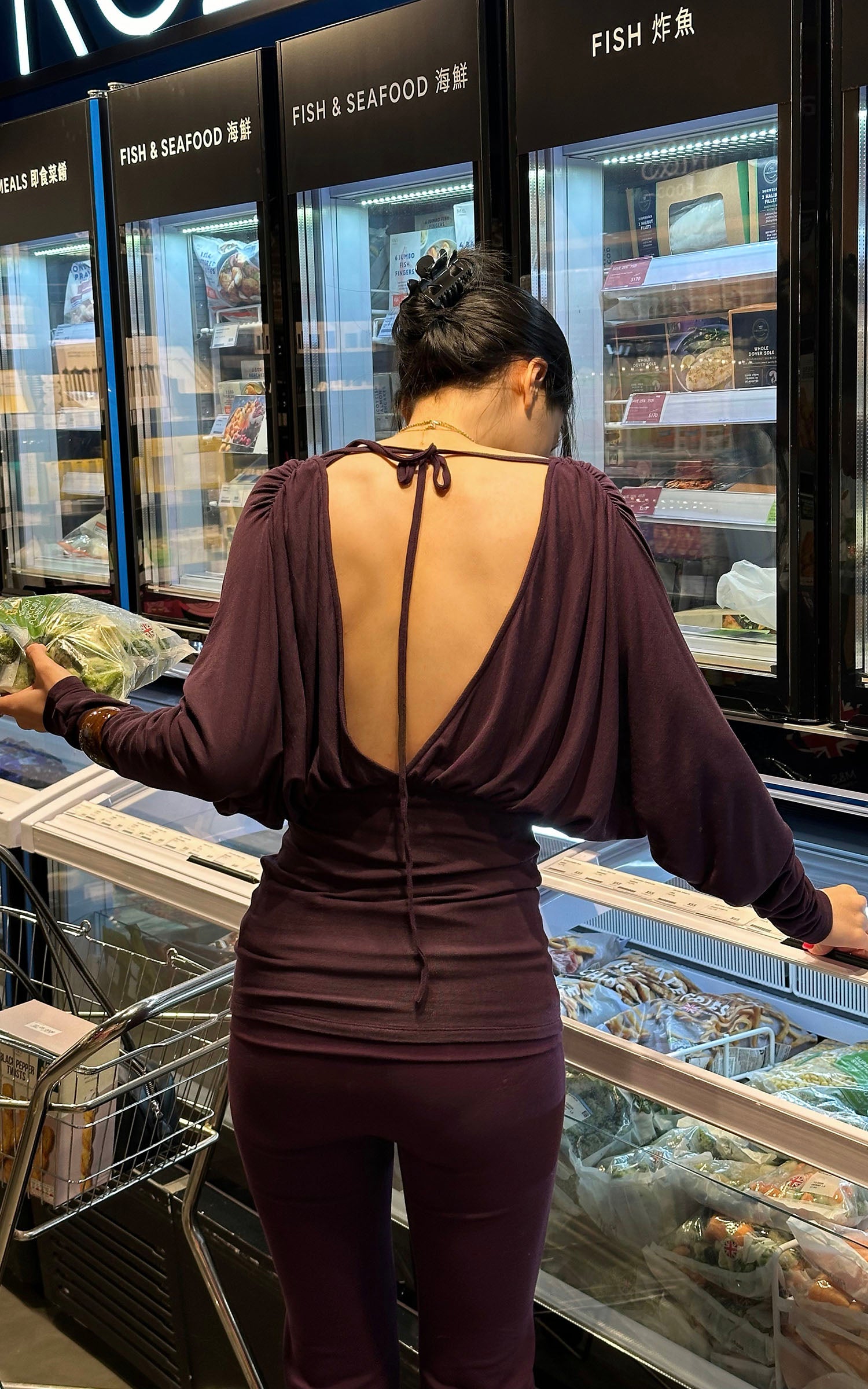 ROVENTE ディープVオープンバックドレープTシャツ＆フレアパンツセット