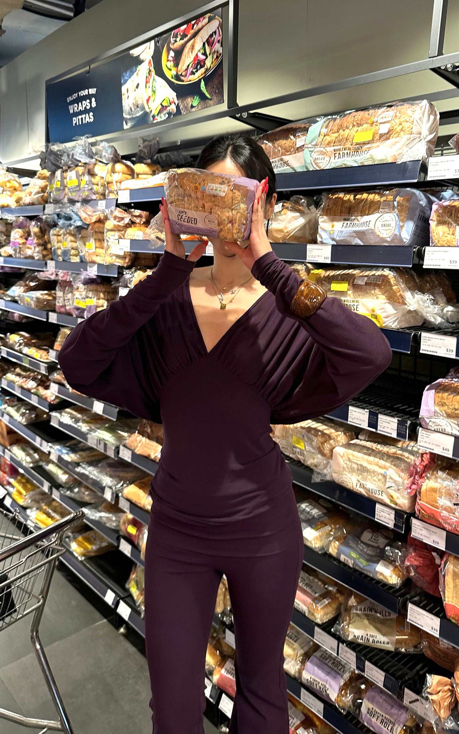 ROVENTE ディープVオープンバックドレープTシャツ＆フレアパンツセット