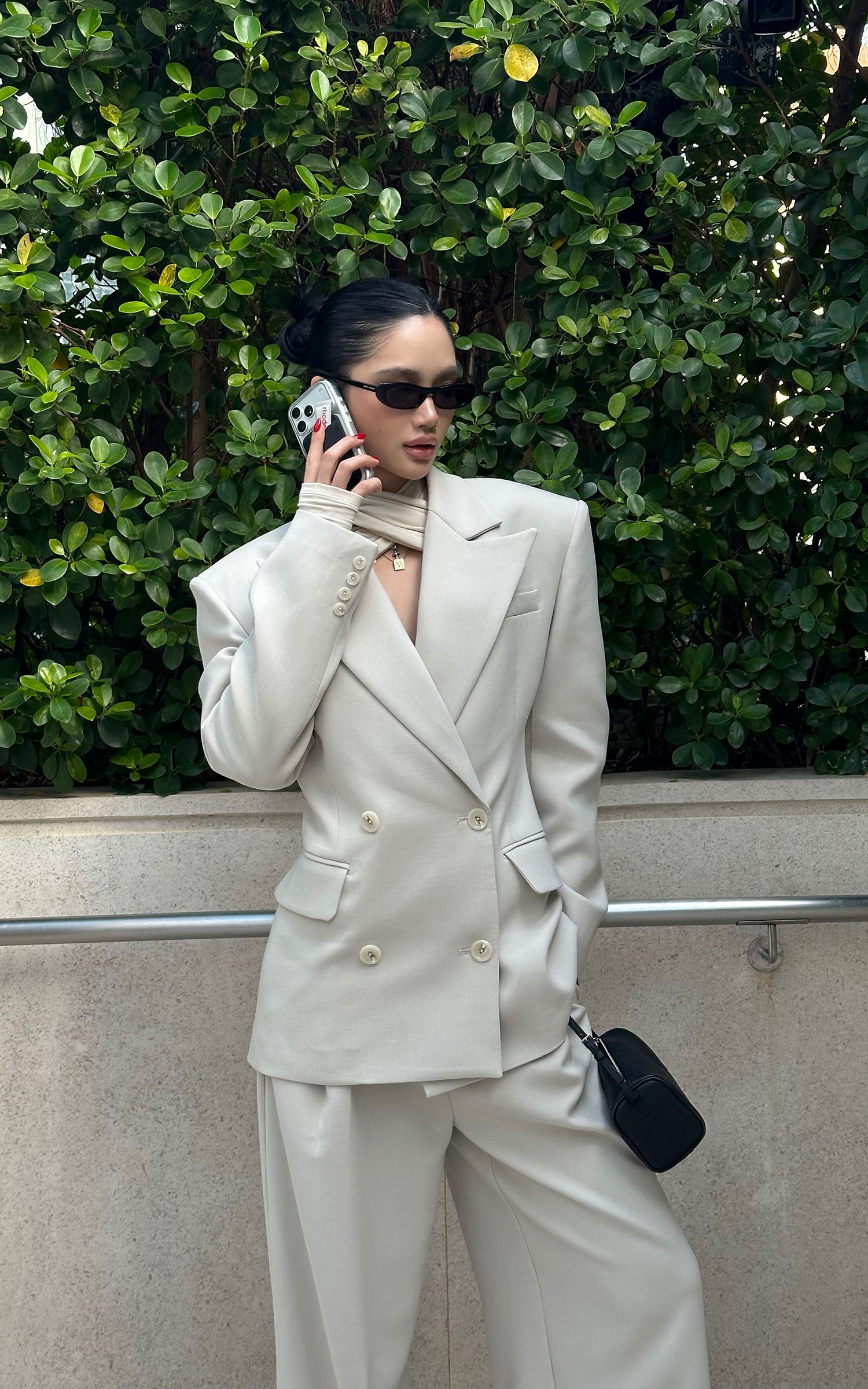 ROVENTE ストラクチャードダブルブレストブレザーとワイドレッグテーラードパンツセット