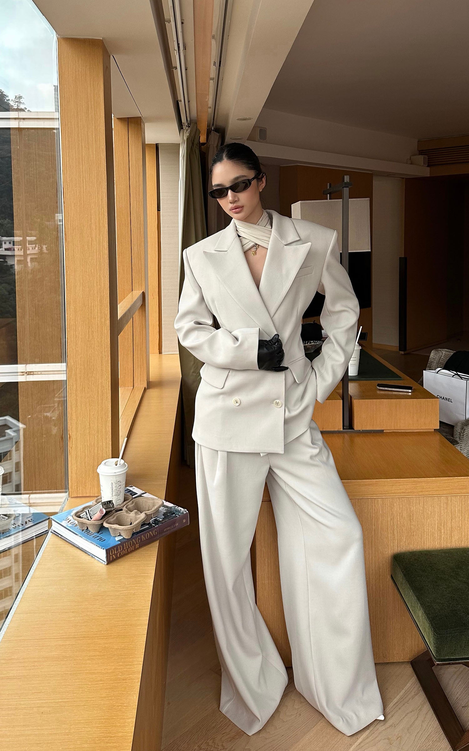 ROVENTE ストラクチャードダブルブレストブレザーとワイドレッグテーラードパンツセット