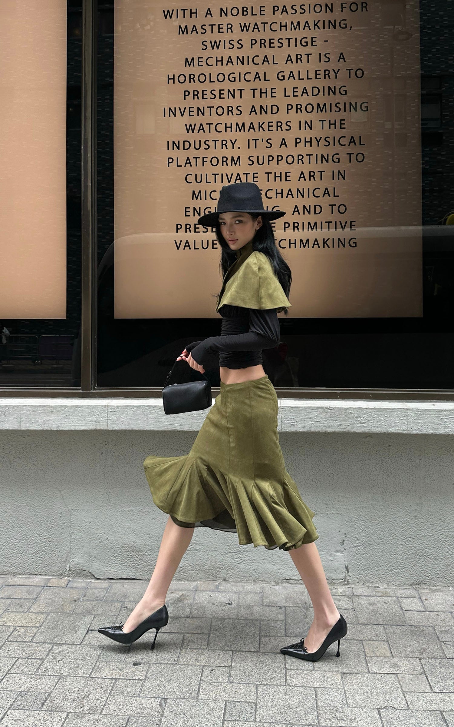 ROVENTE フェイクスエードケープ＆ミディスカートセット