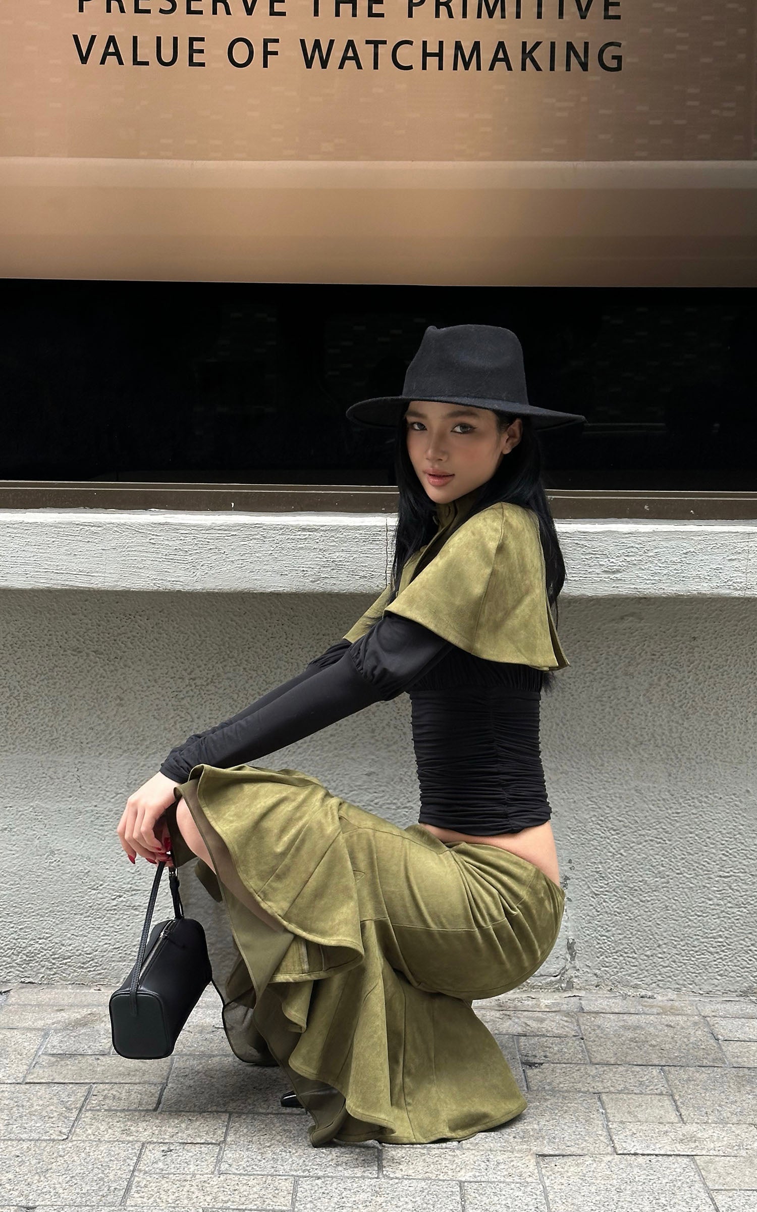 ROVENTE アシンメトリックハイネックケープショール