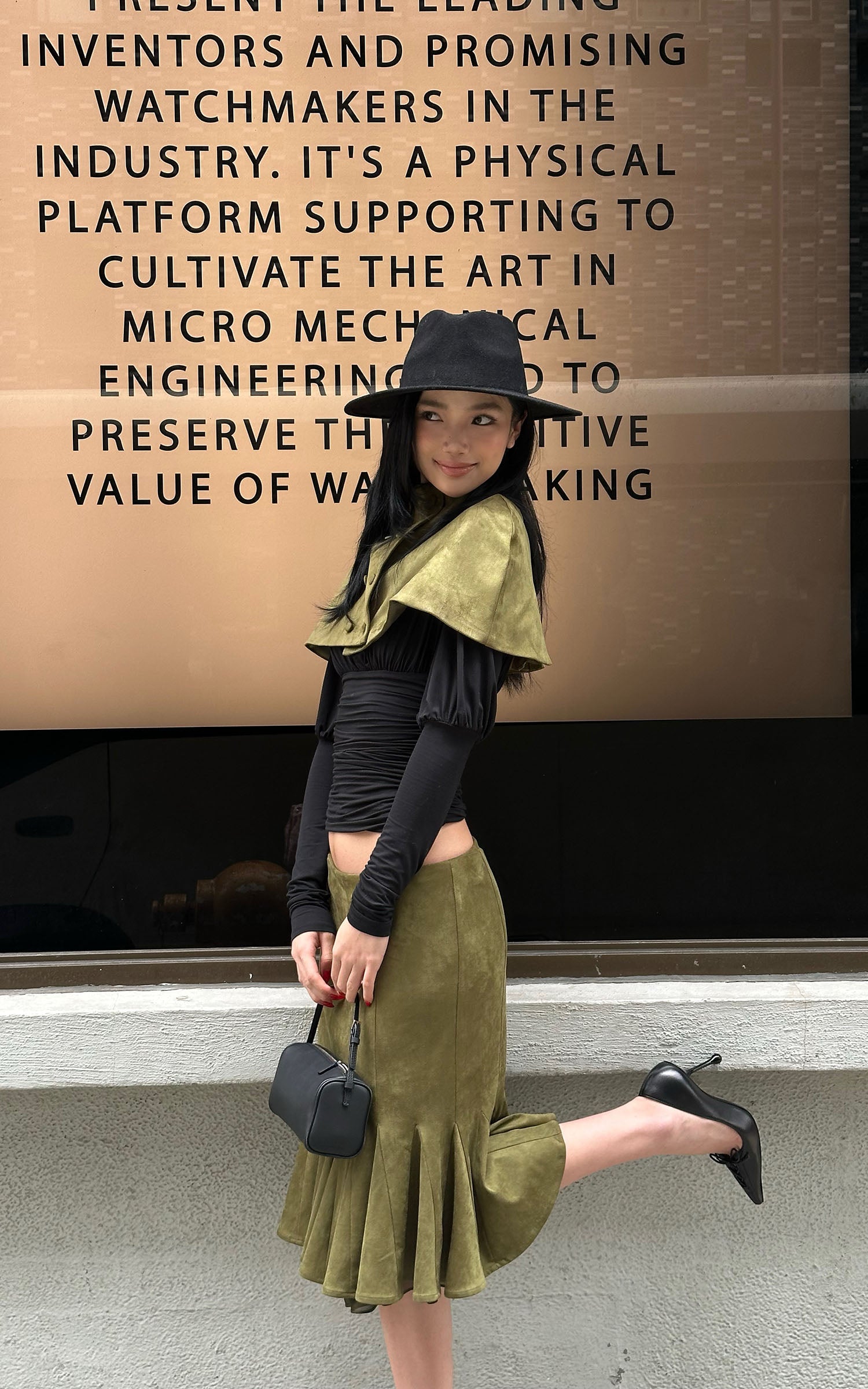 ROVENTE アシンメトリックハイネックケープショール