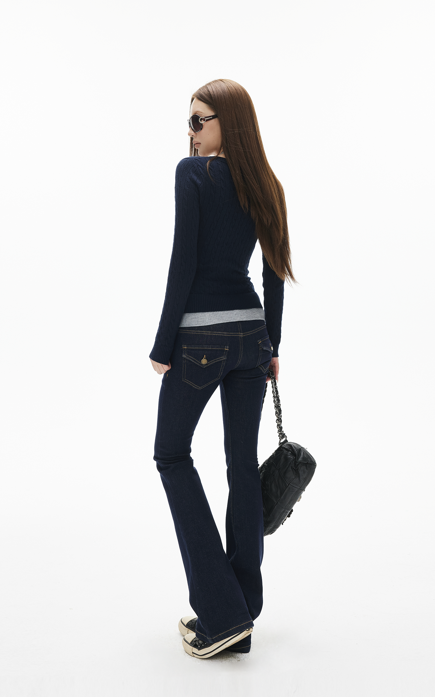 IAMXIAA レイヤードハルターヴィー ネックフィットニットセーター