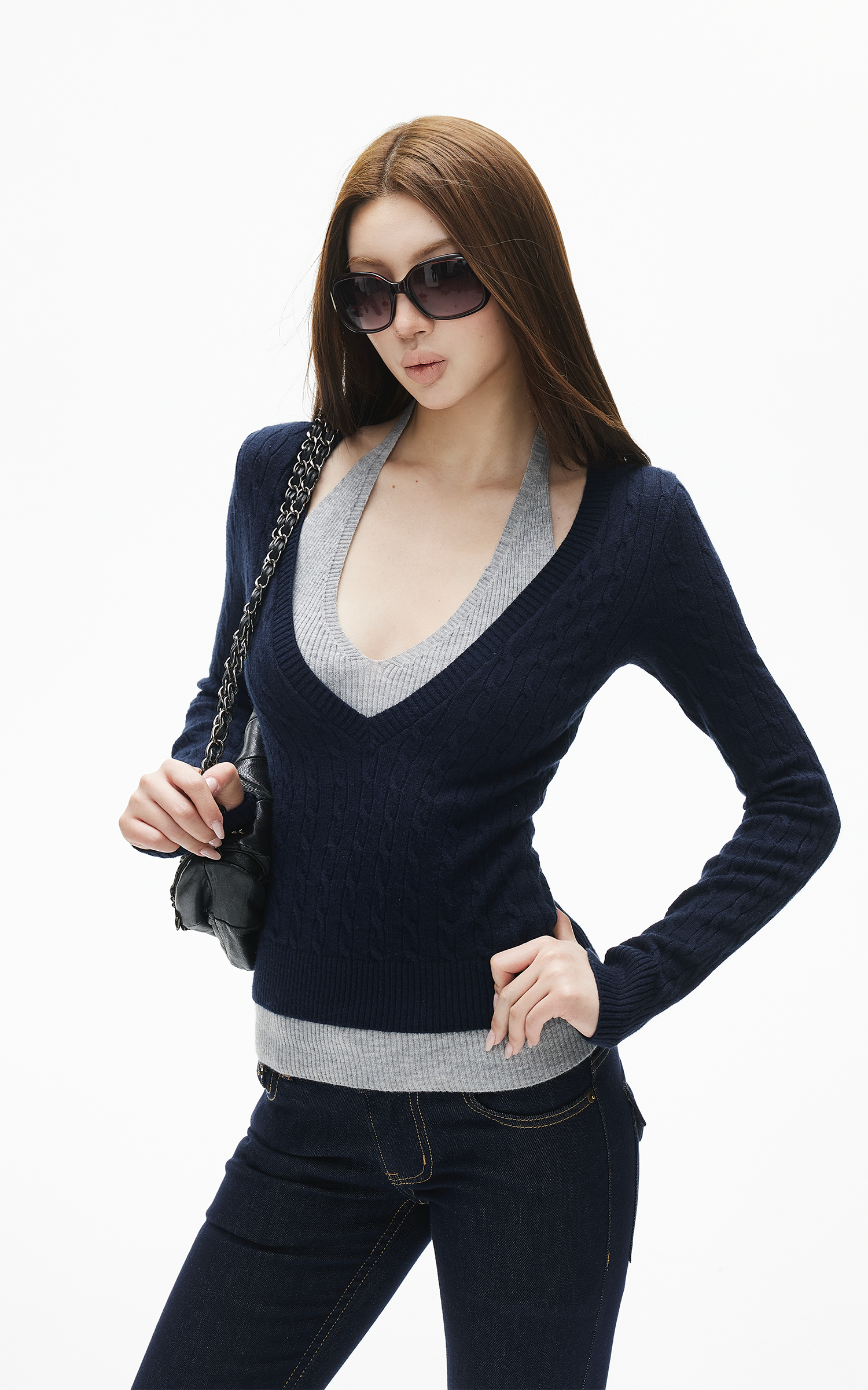 IAMXIAA レイヤードハルターヴィー ネックフィットニットセーター