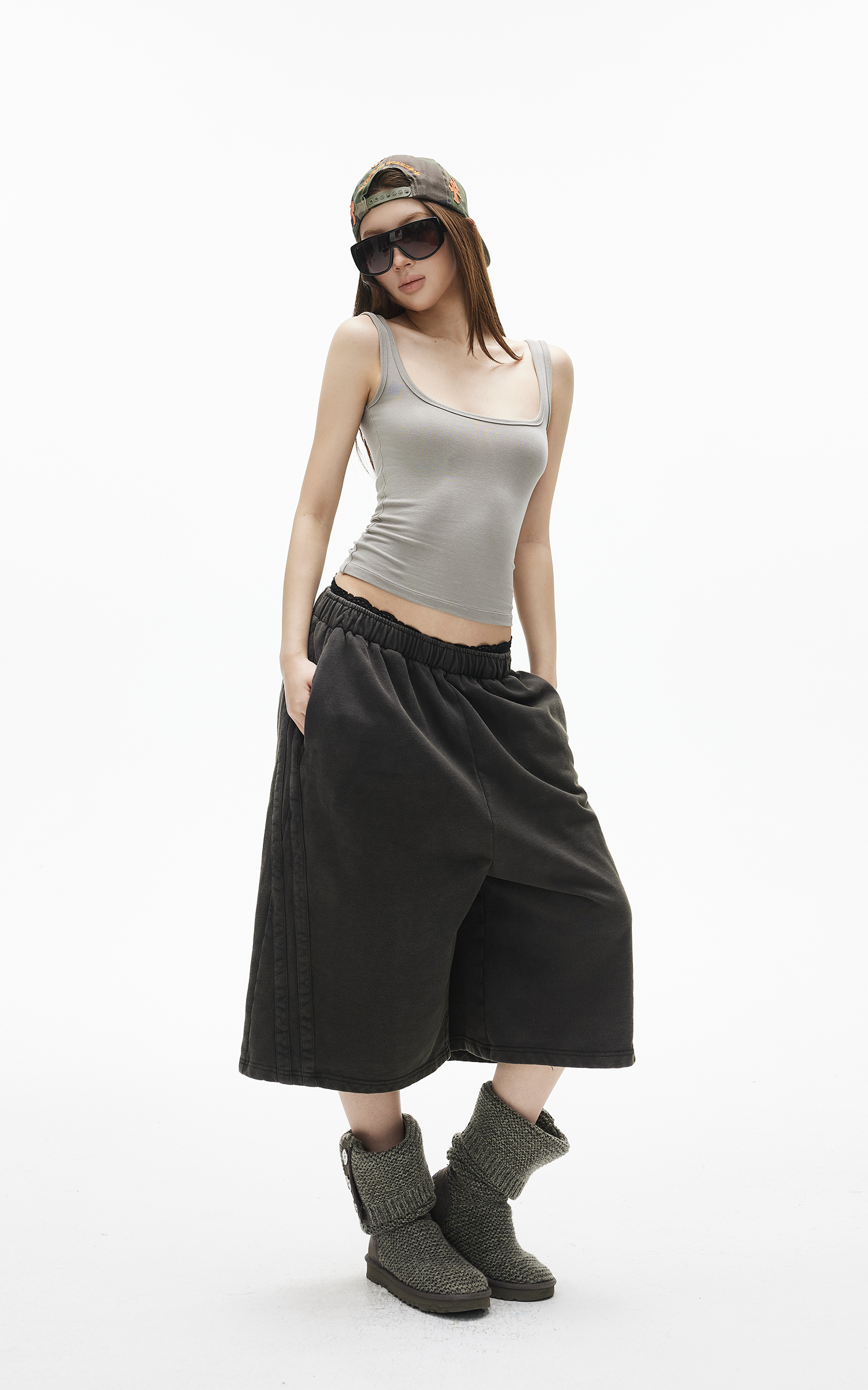 IAMXIAA スクエアネック スリムフィット タンクトップ