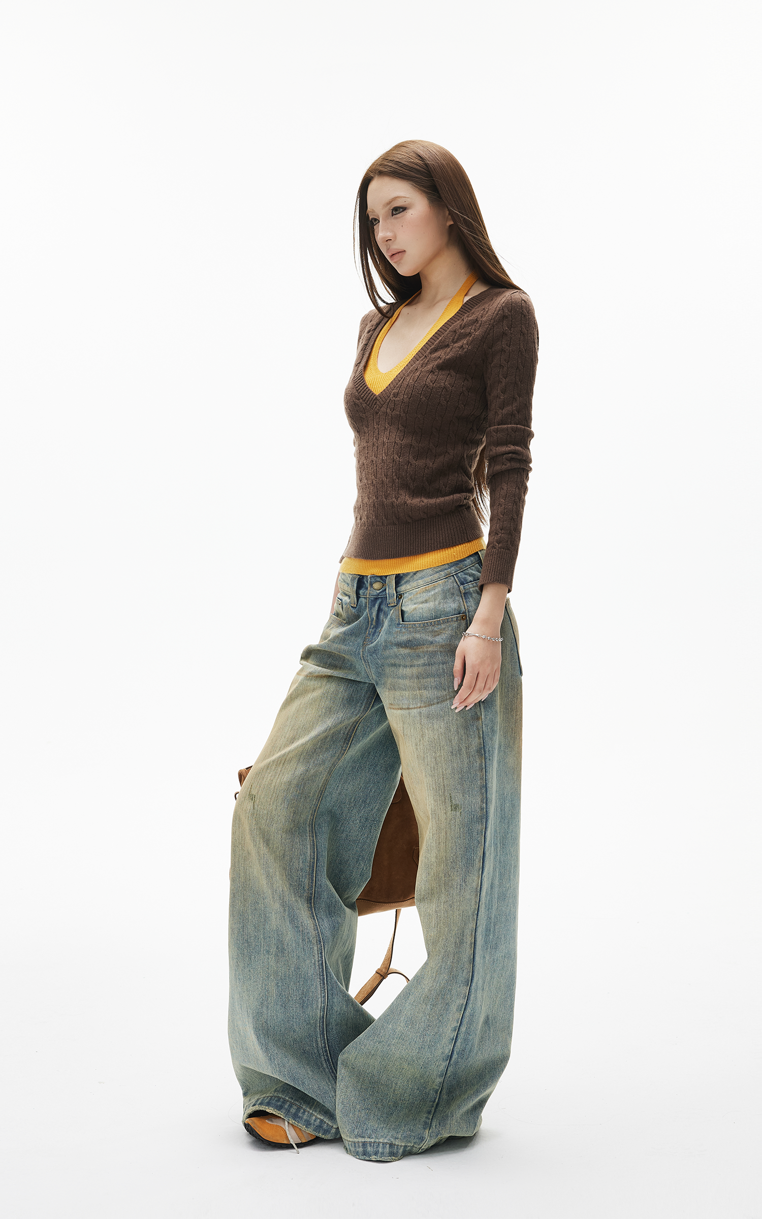 IAMXIAA レイヤードハルターヴィー ネックフィットニットセーター