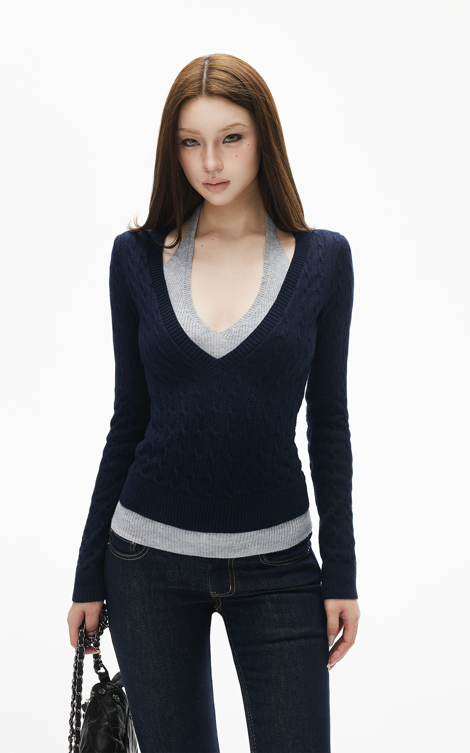 IAMXIAA レイヤードハルターヴィー ネックフィットニットセーター