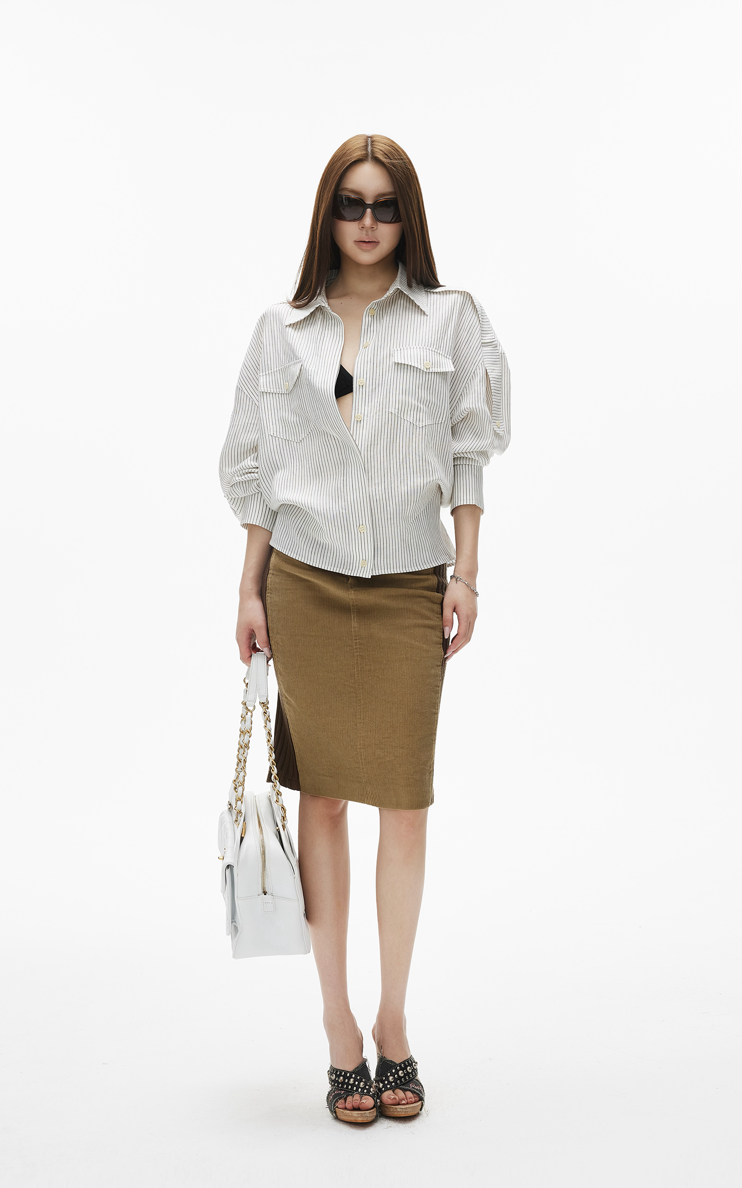 IAMXIAA リラックスしたピンストライプのボタンアップシャツ