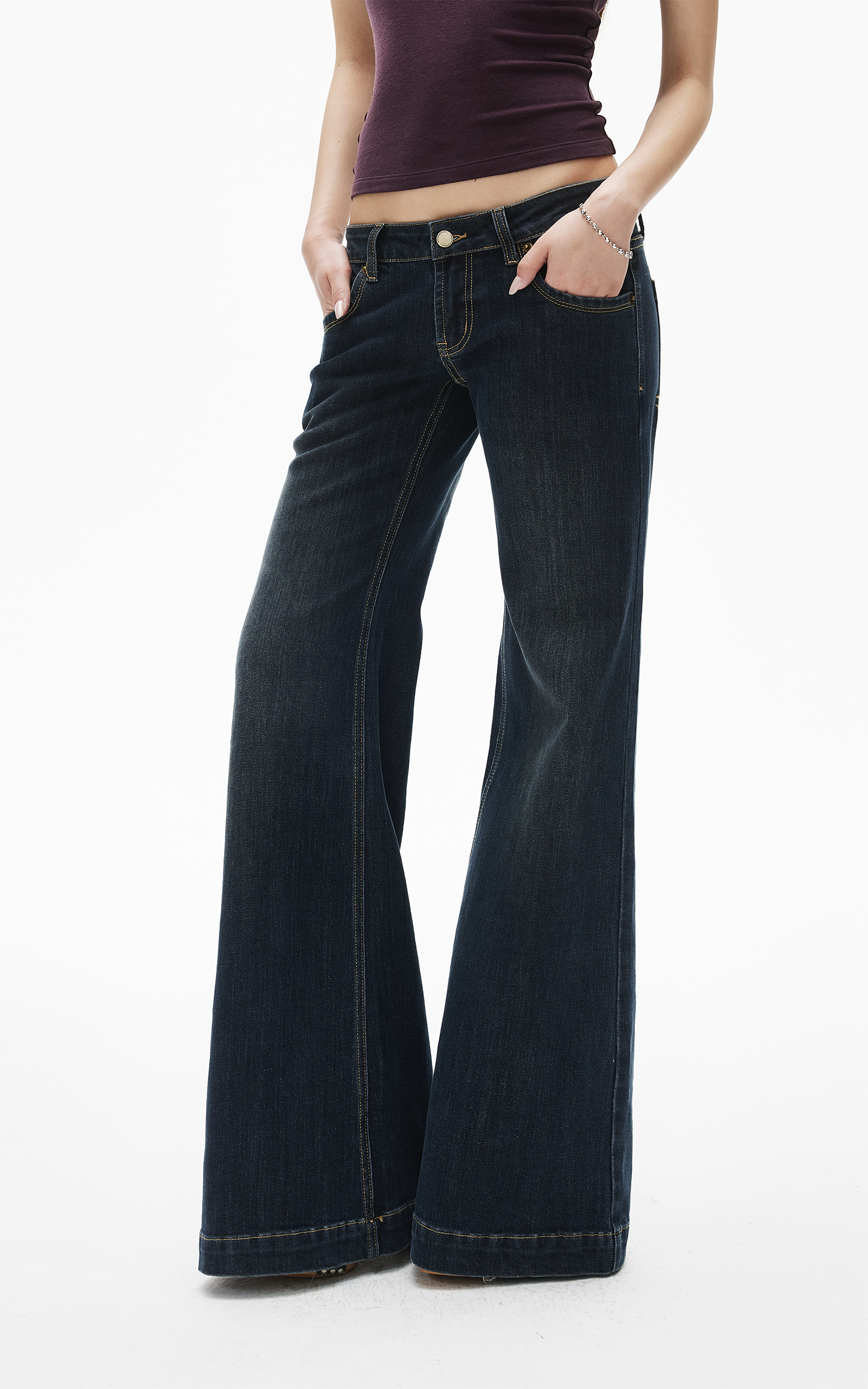 IAMXIAA Low-Rise Fitted Flared Jeans