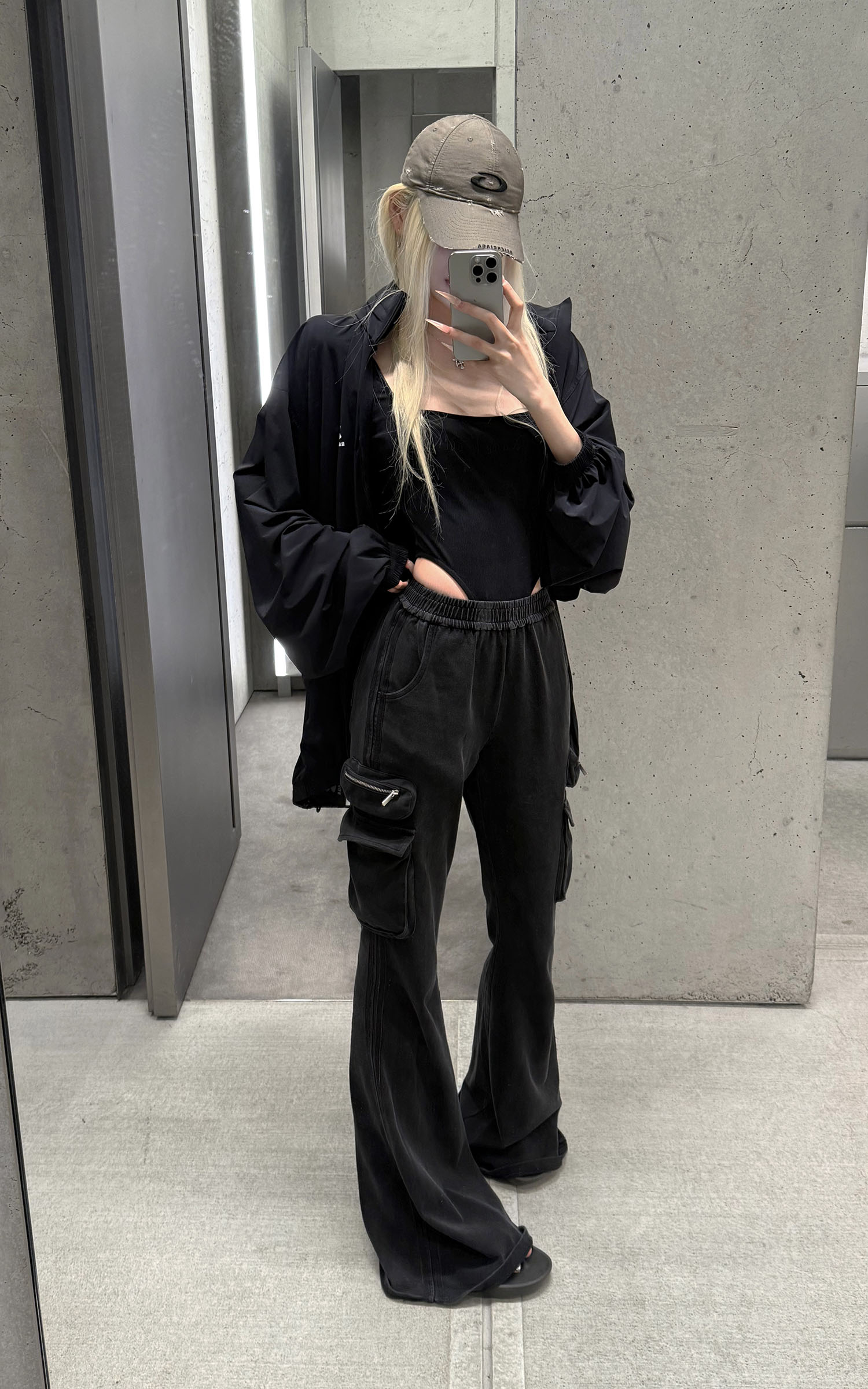 Rase le sol Washed Flare Cargo Pants with Multi Pockets - PINKPARKS